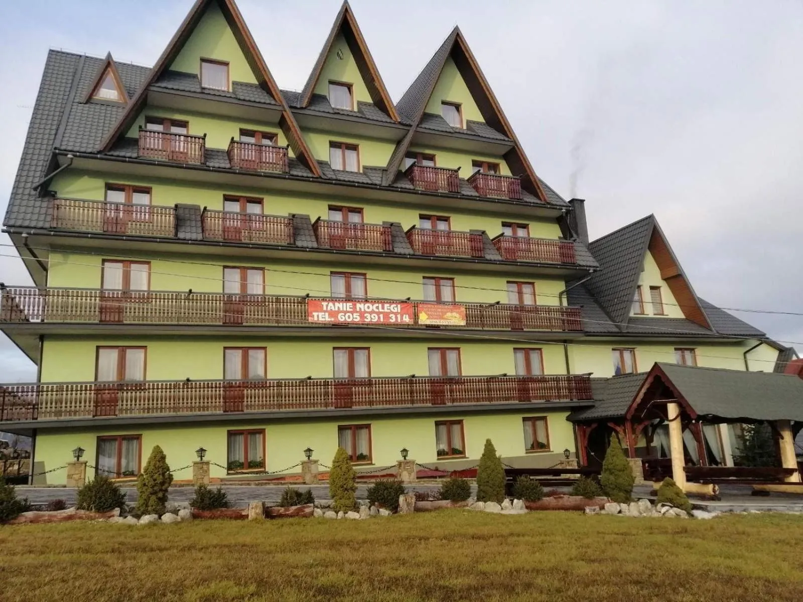 Property building in Karczma Mikuda - Sauna Basen Jacuzzi z widokiem na góry - Kuligi - Parking