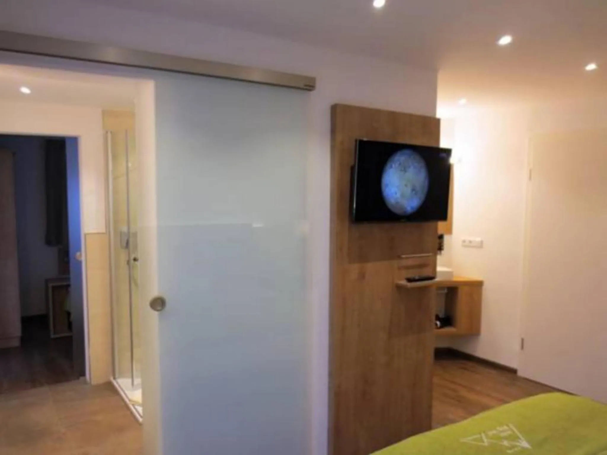 Photo of the whole room, Bed in Hotel Alp Inn - Chiemgaukarte inclusive