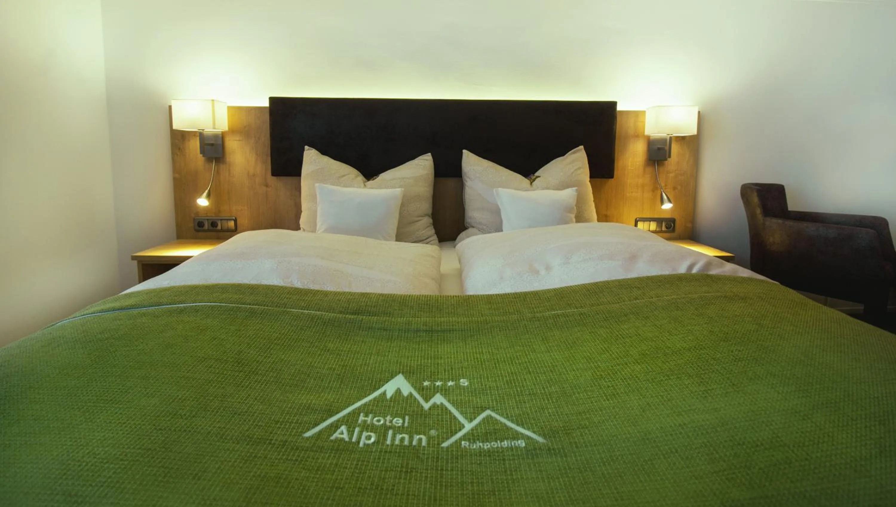 Bed in Hotel Alp Inn - Chiemgaukarte inclusive
