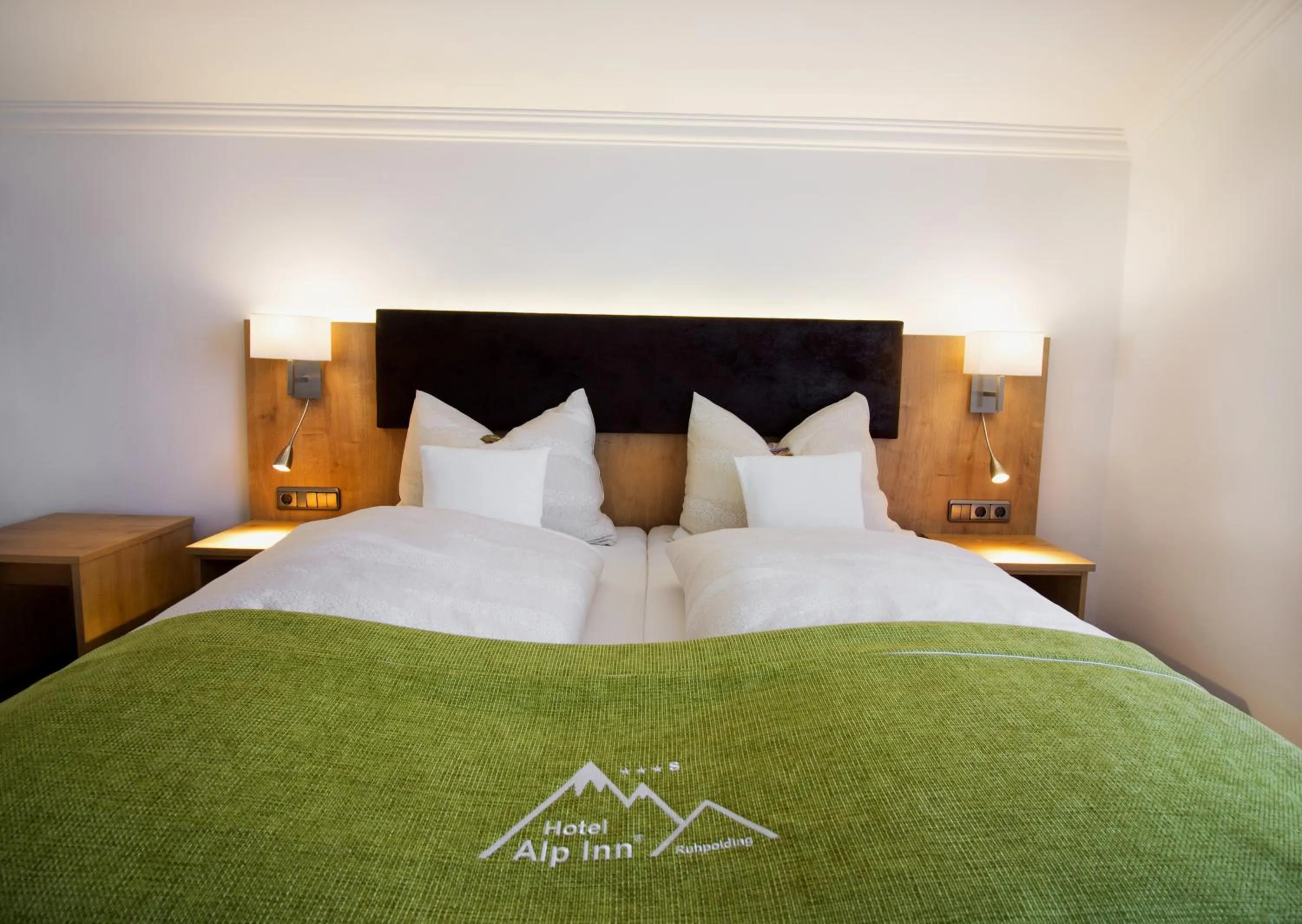 Bed in Hotel Alp Inn - Chiemgaukarte inclusive
