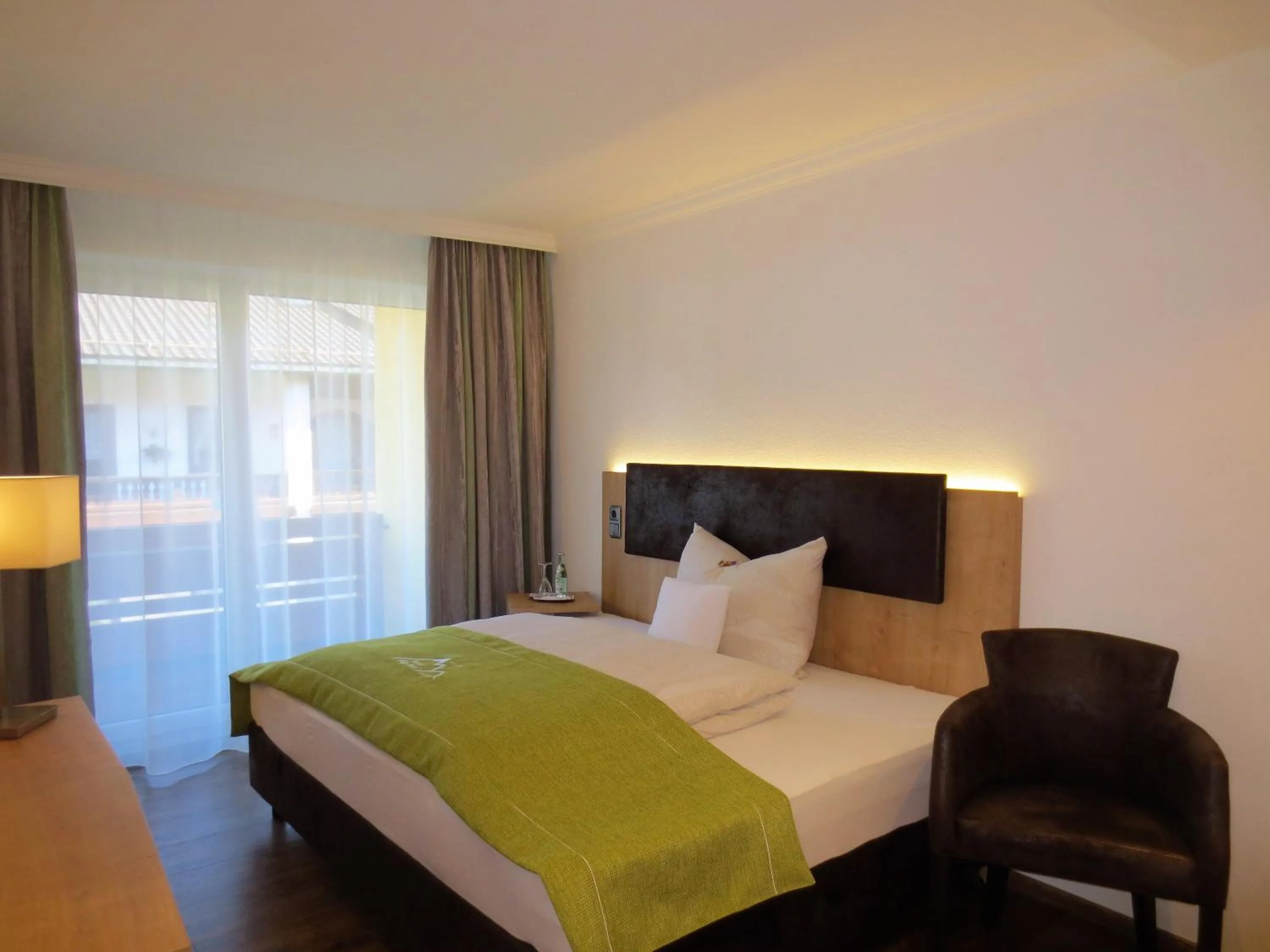 Bed in Hotel Alp Inn - Chiemgaukarte inclusive