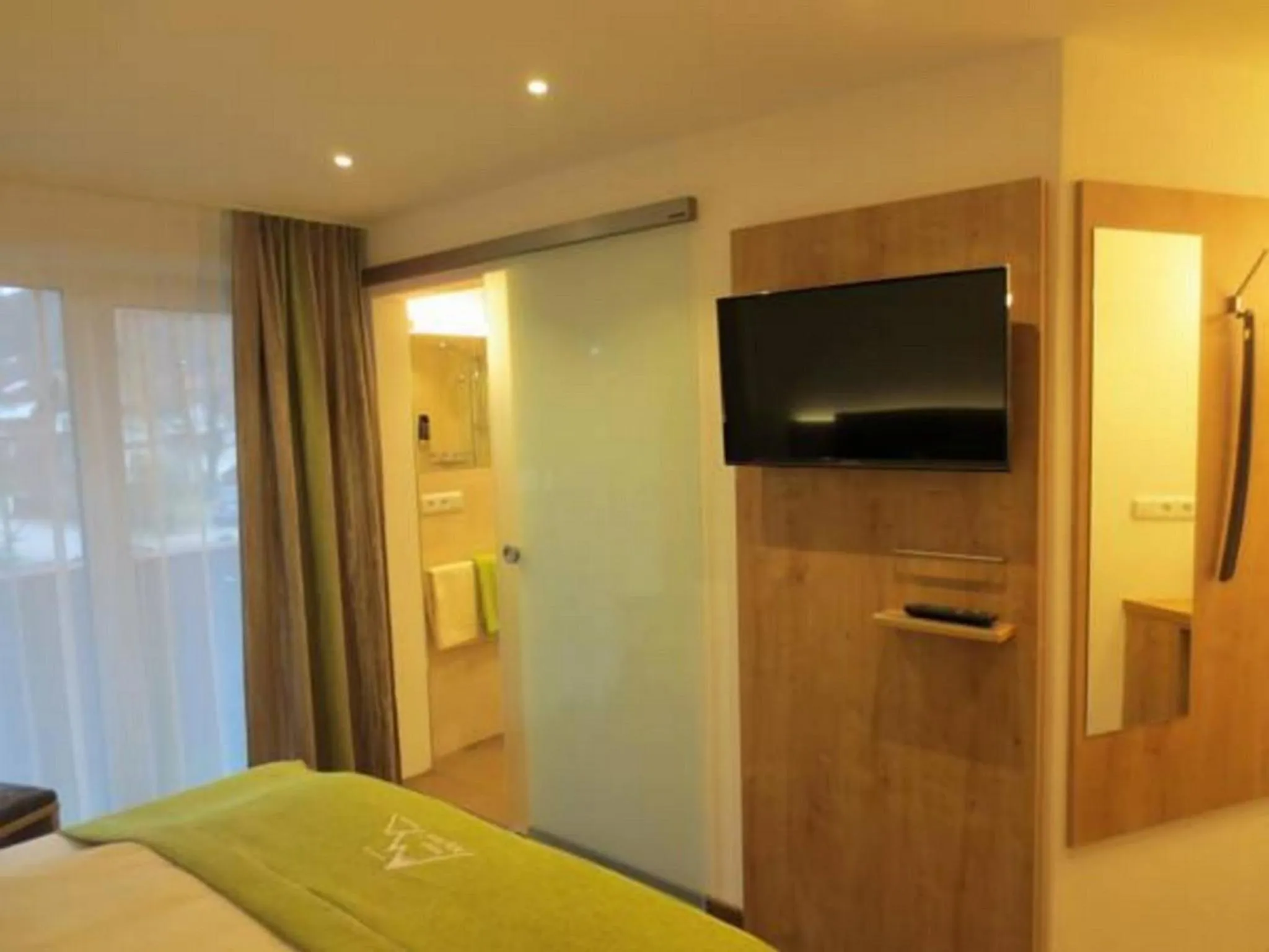 Photo of the whole room, Bed in Hotel Alp Inn - Chiemgaukarte inclusive