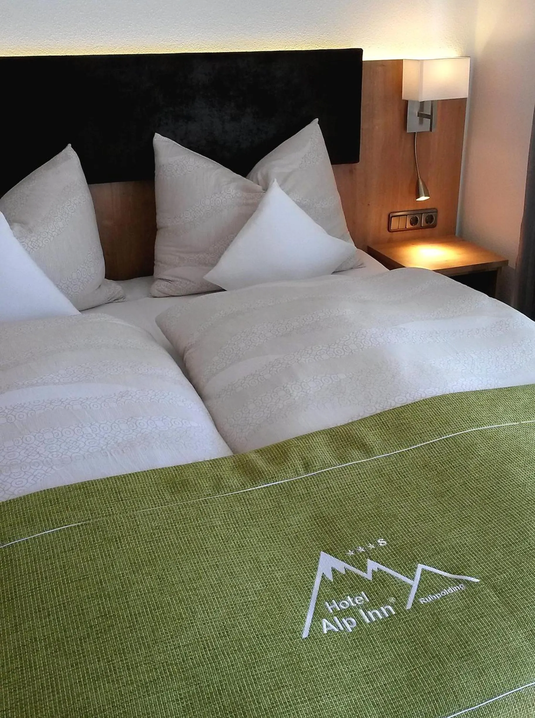Bed in Hotel Alp Inn - Chiemgaukarte inclusive