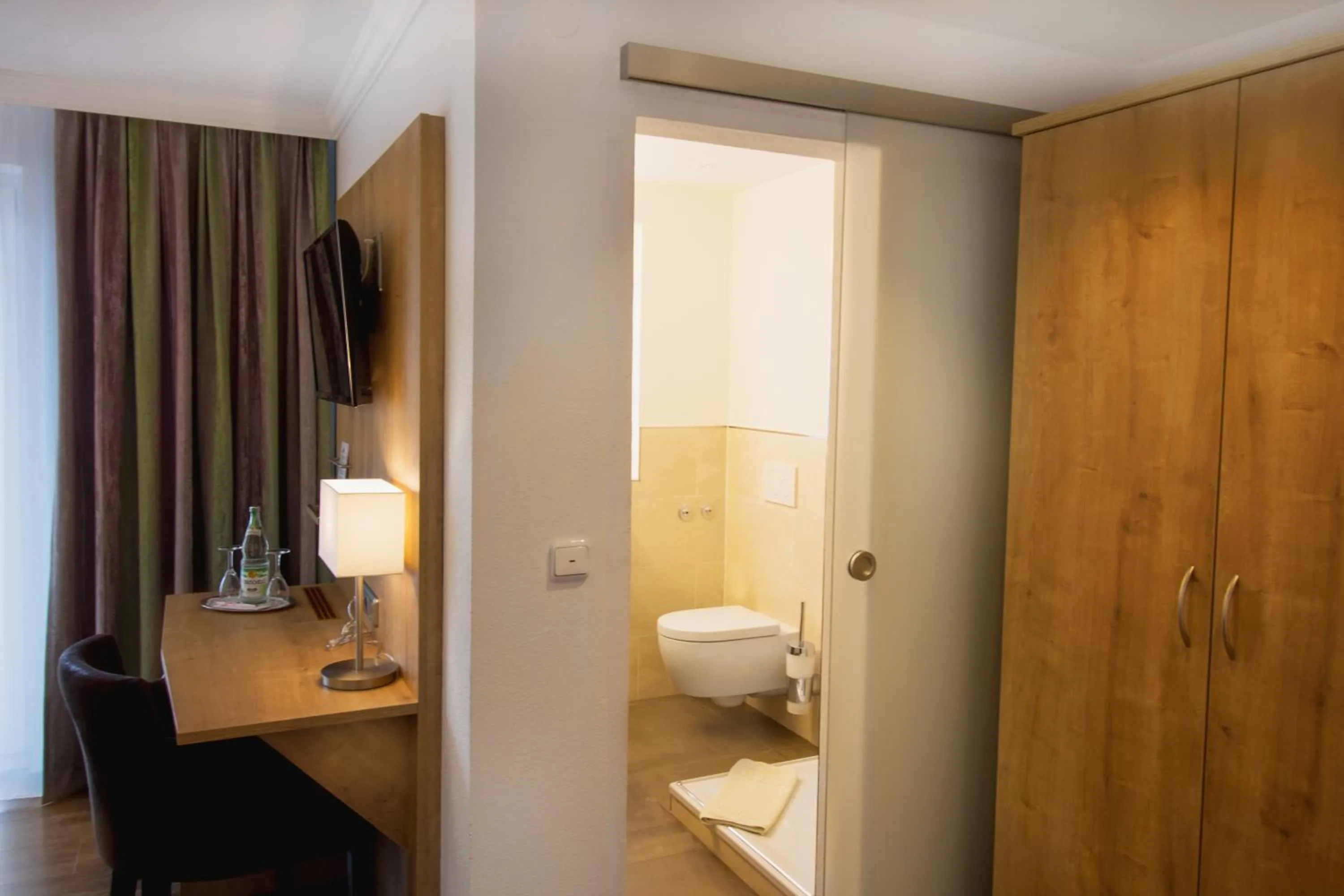 Photo of the whole room in Hotel Alp Inn - Chiemgaukarte inclusive