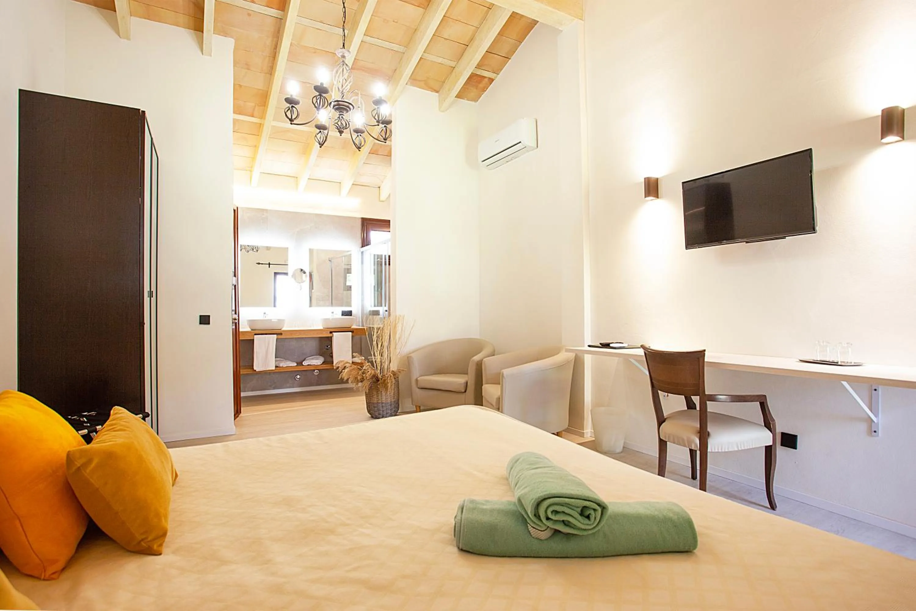 Shower, Bed in S'Hort de Son Caulelles - Adults Only