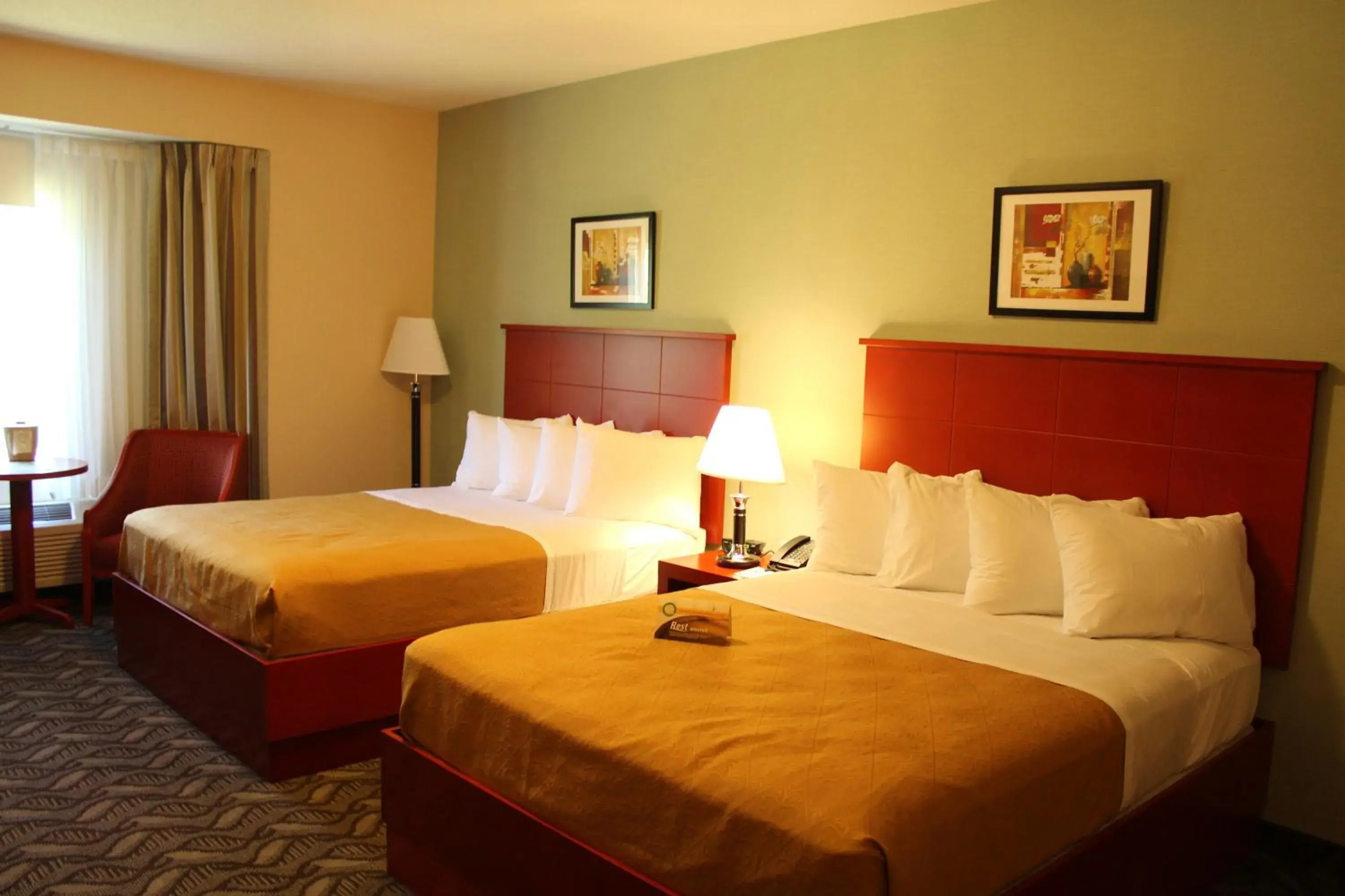 Queen Room with Two Queen Beds in Quality Inn Southampton Queen Room with Two Queen Beds in Quality Inn Southampton