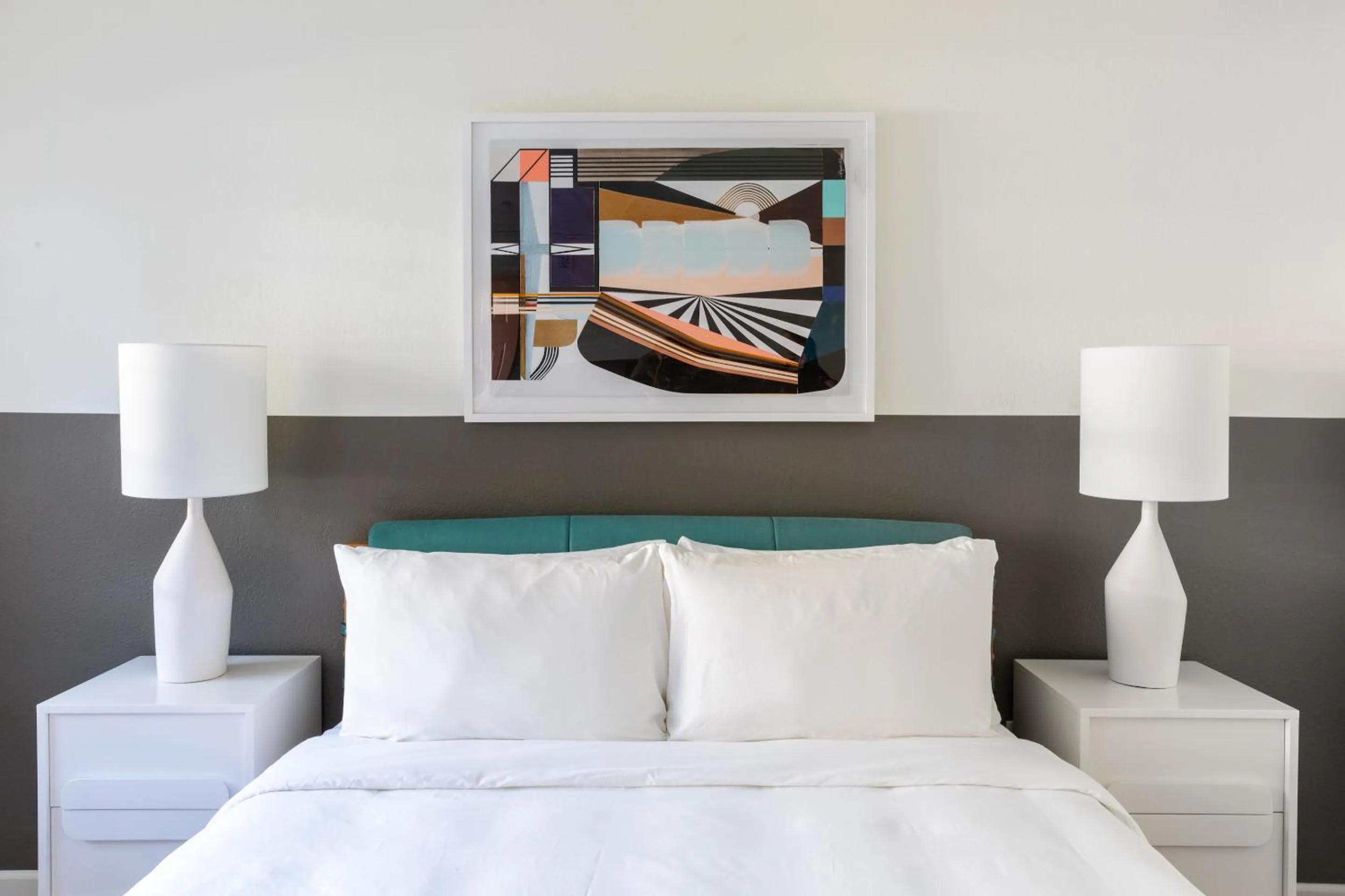 Bedroom, Bed in Signature Inn Oakland