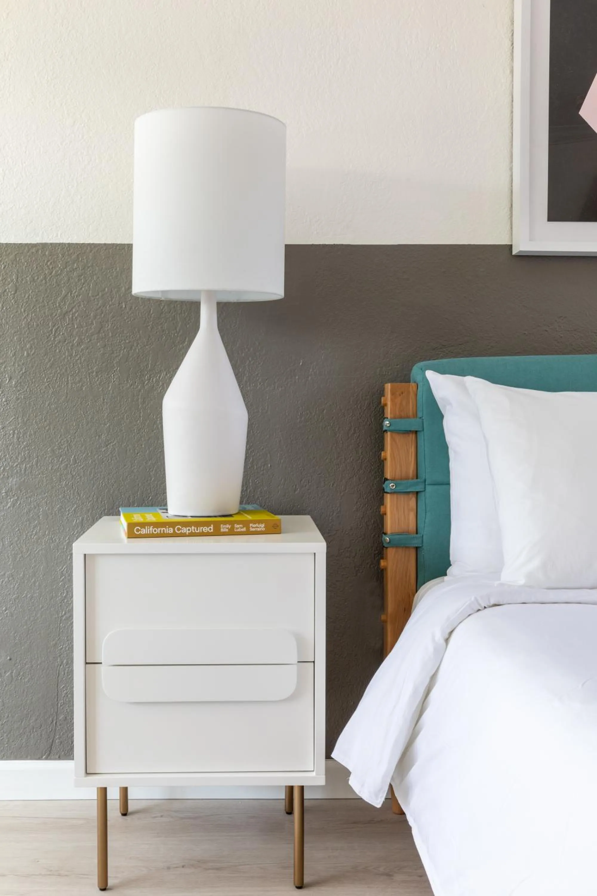 Bed in Signature Inn Oakland