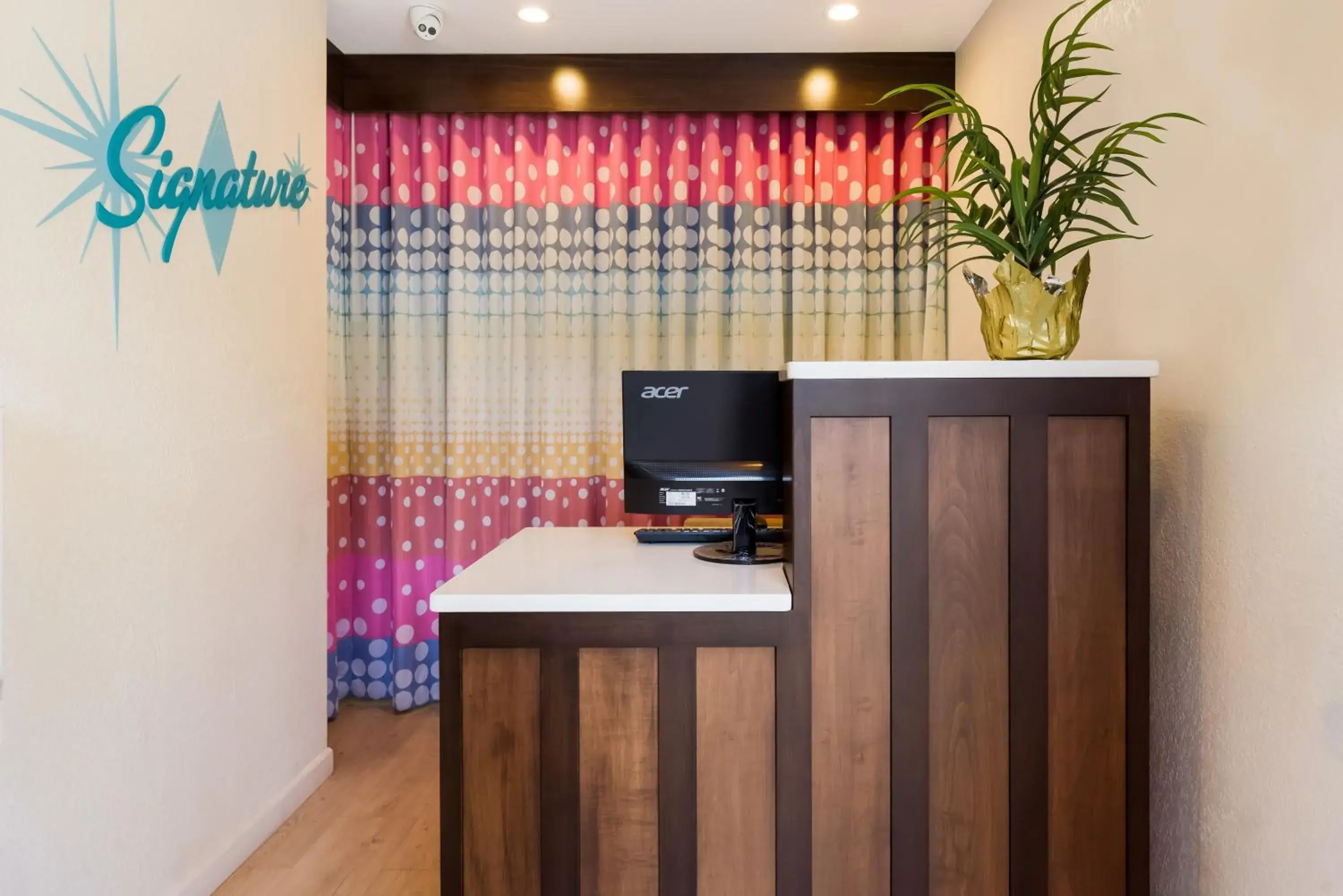 Lobby or reception in Signature Inn Oakland Lobby or reception in Signature Inn Oakland