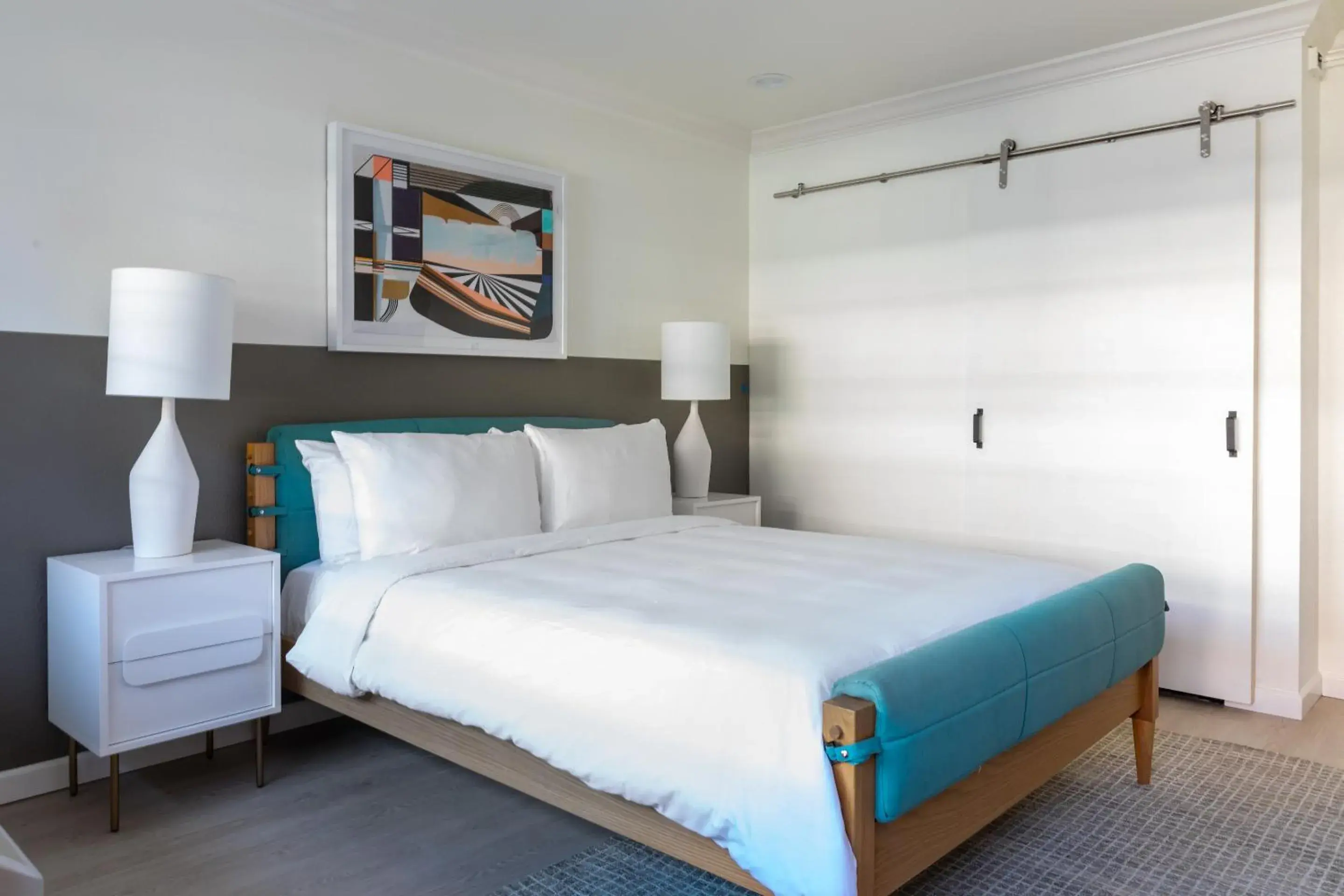 Bedroom, Bed in Signature Inn Oakland Bedroom, Bed in Signature Inn Oakland