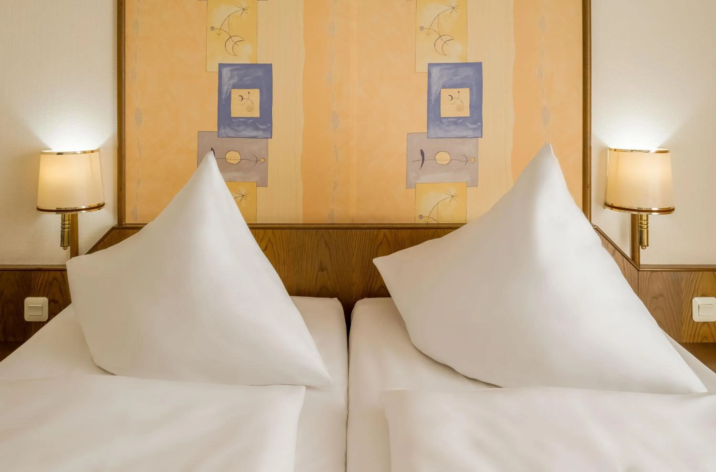 Photo of the whole room, Bed in Aspire Oldenburg, Trademark Collection by Wyndham