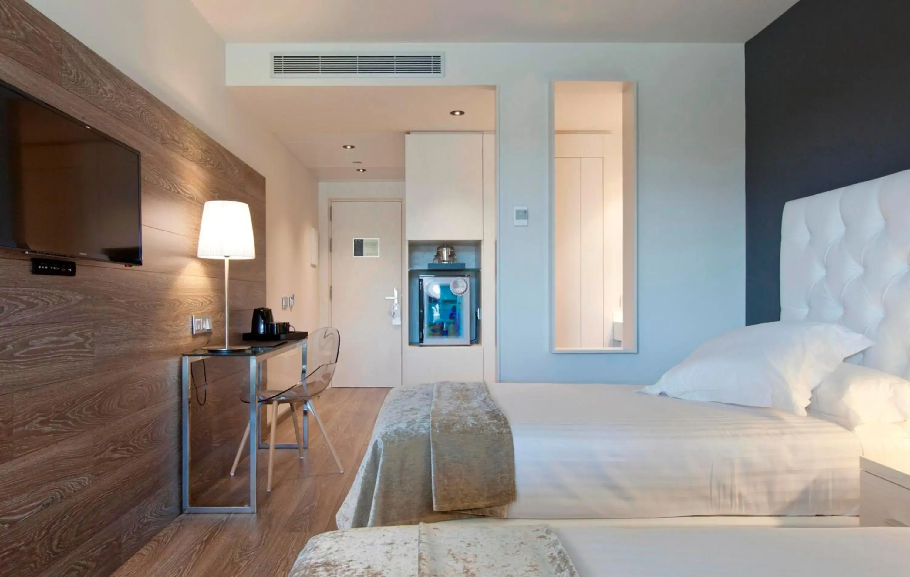 TV and multimedia, Bed in Hotel SB Plaza Europa TV and multimedia, Bed in Hotel SB Plaza Europa