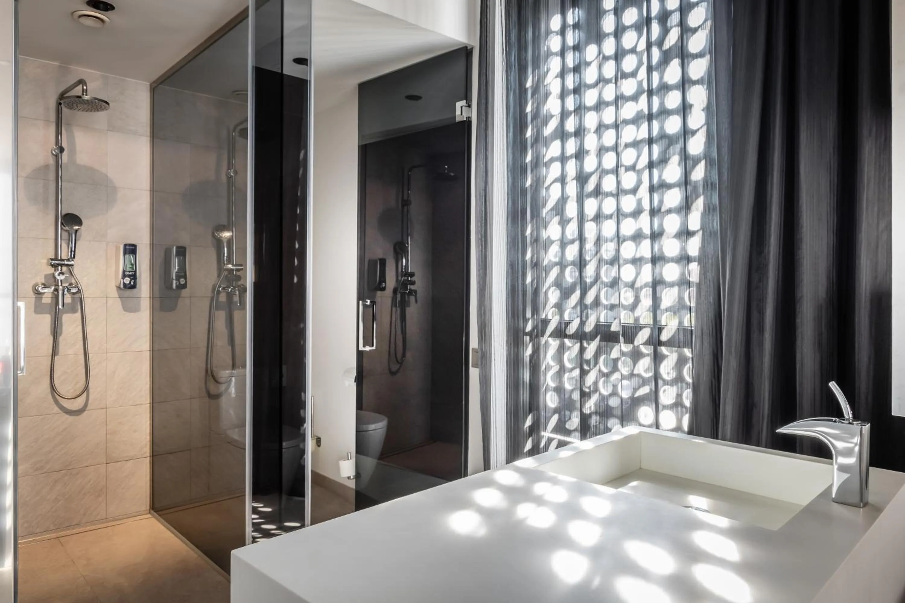 Bathroom in Hotel SB Plaza Europa