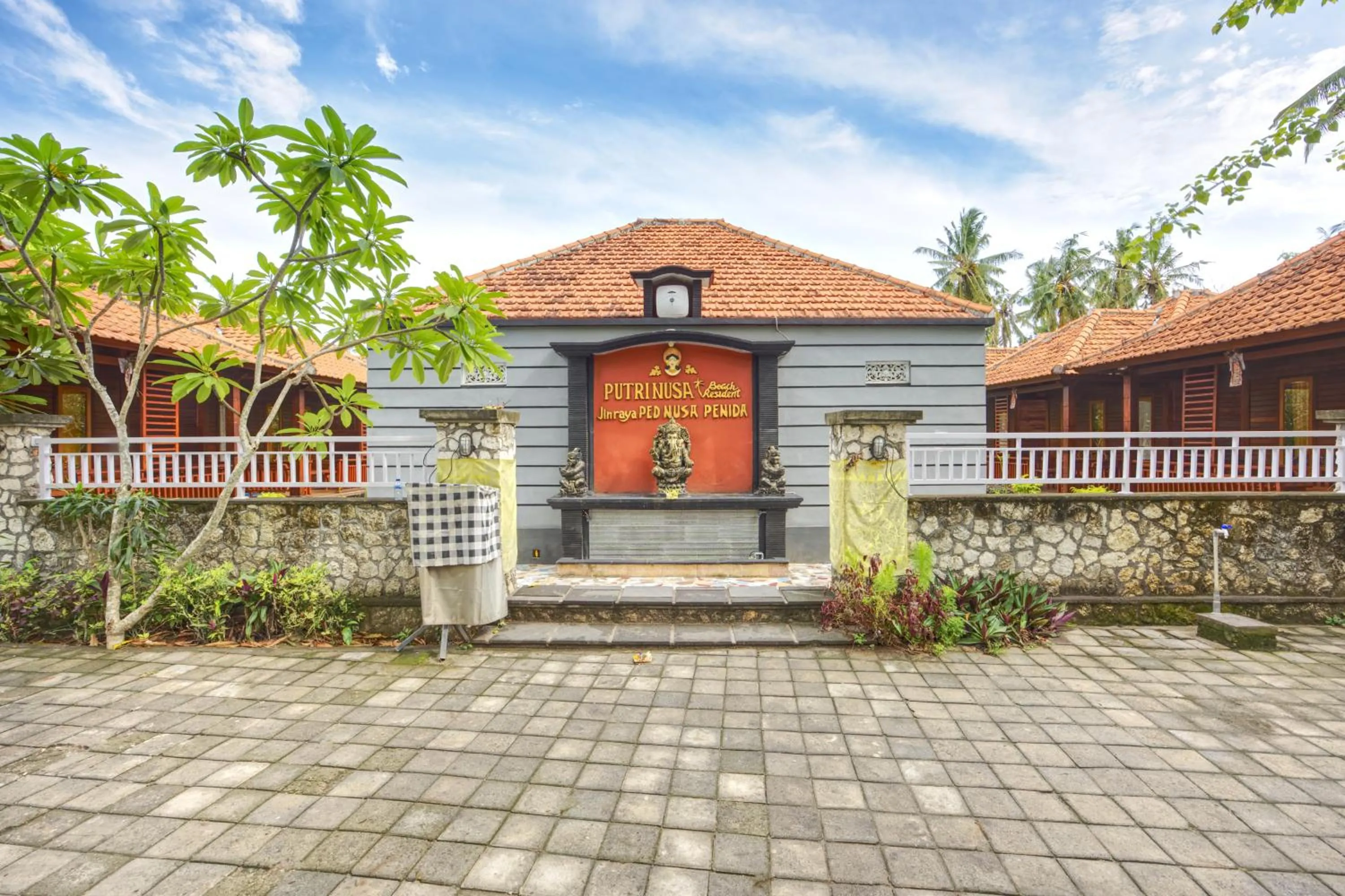 Facade/entrance in Putri Nusa Beach