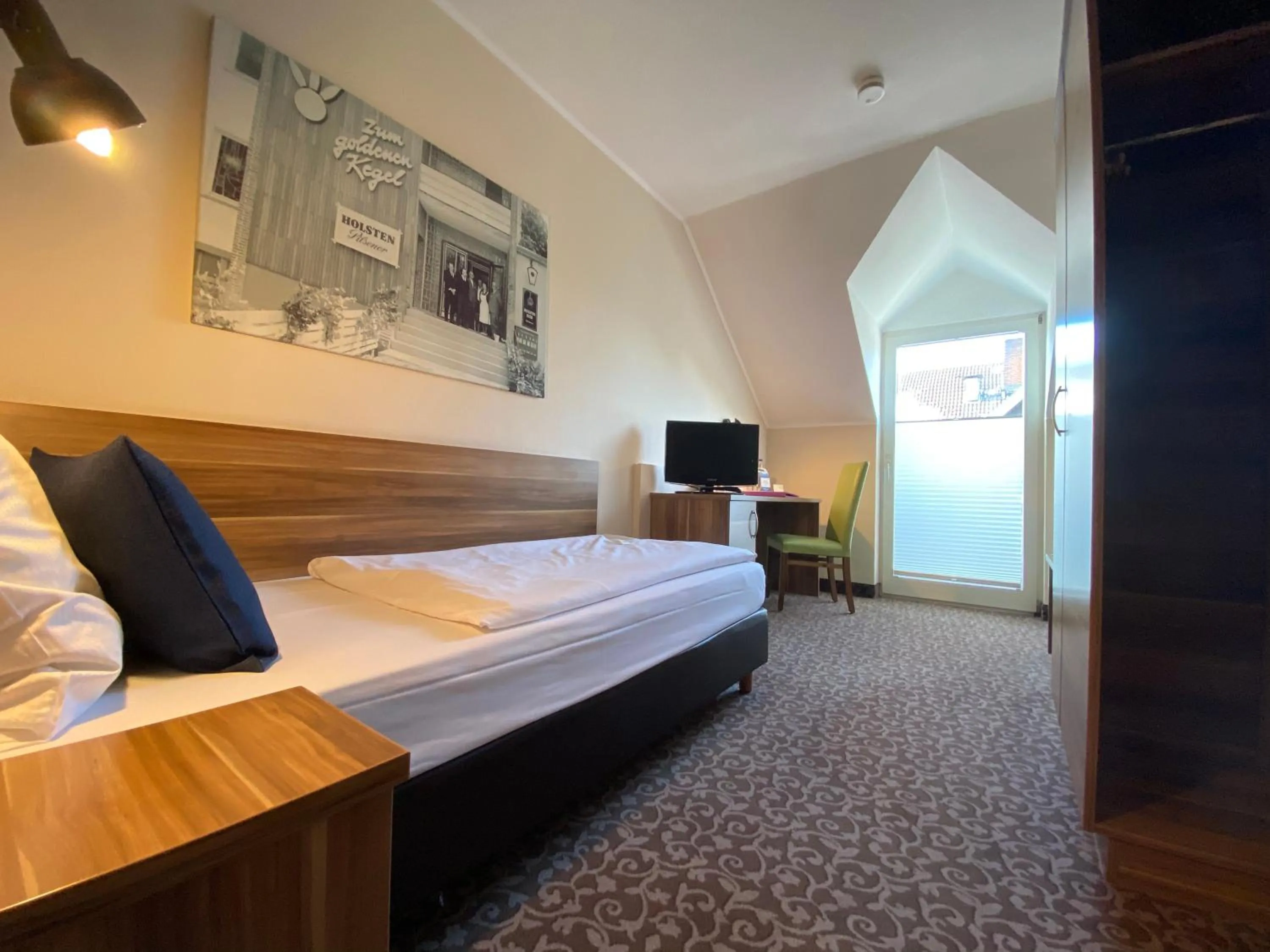 Photo of the whole room, Bed in Hotel Am Schloss Ahrensburg