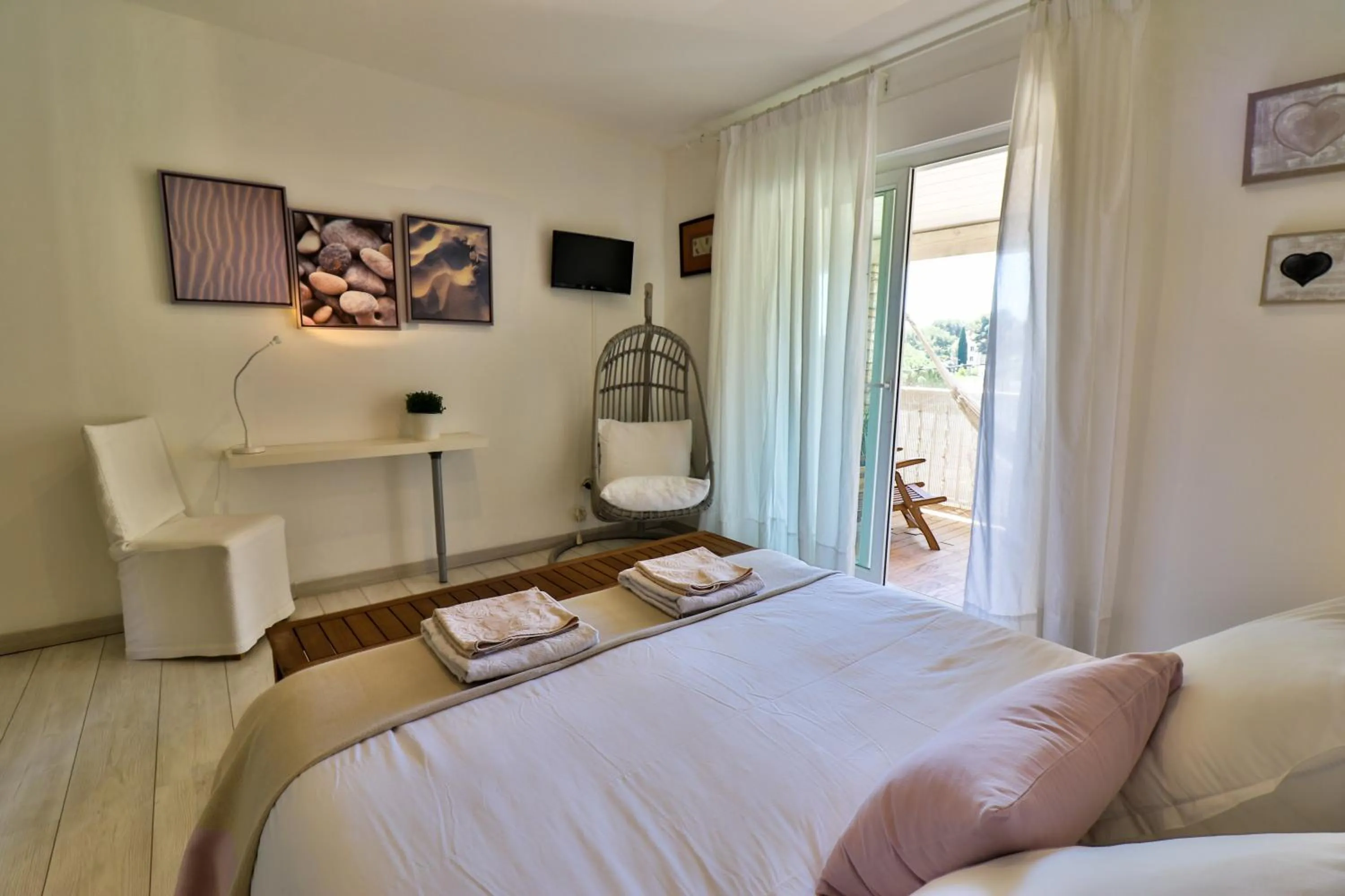 Photo of the whole room, Bed in Les Chambres d'Hôtes du Grand Mornas