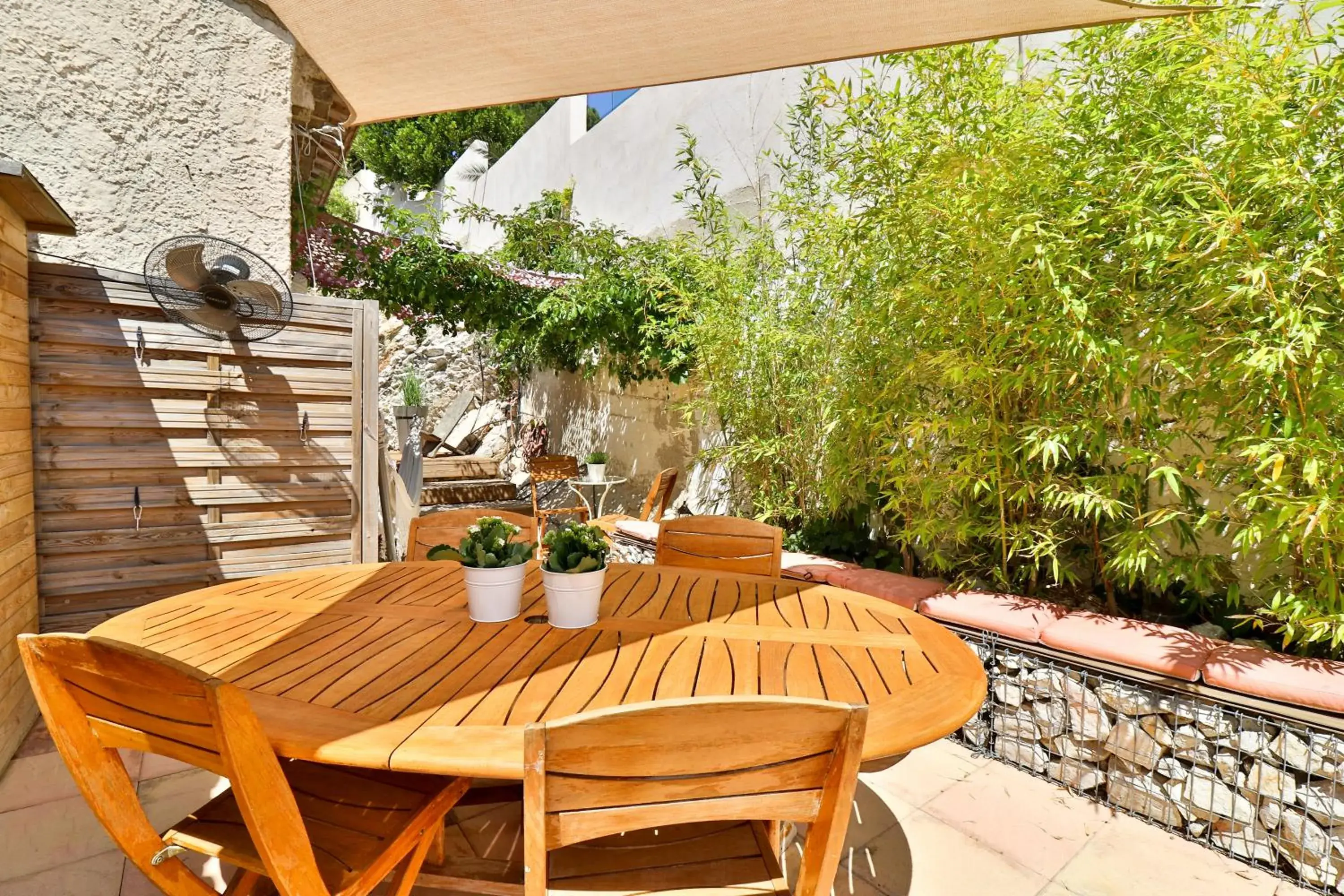 Les Chambres d'Hôtes du Grand Mornas Les Chambres d'Hôtes du Grand Mornas