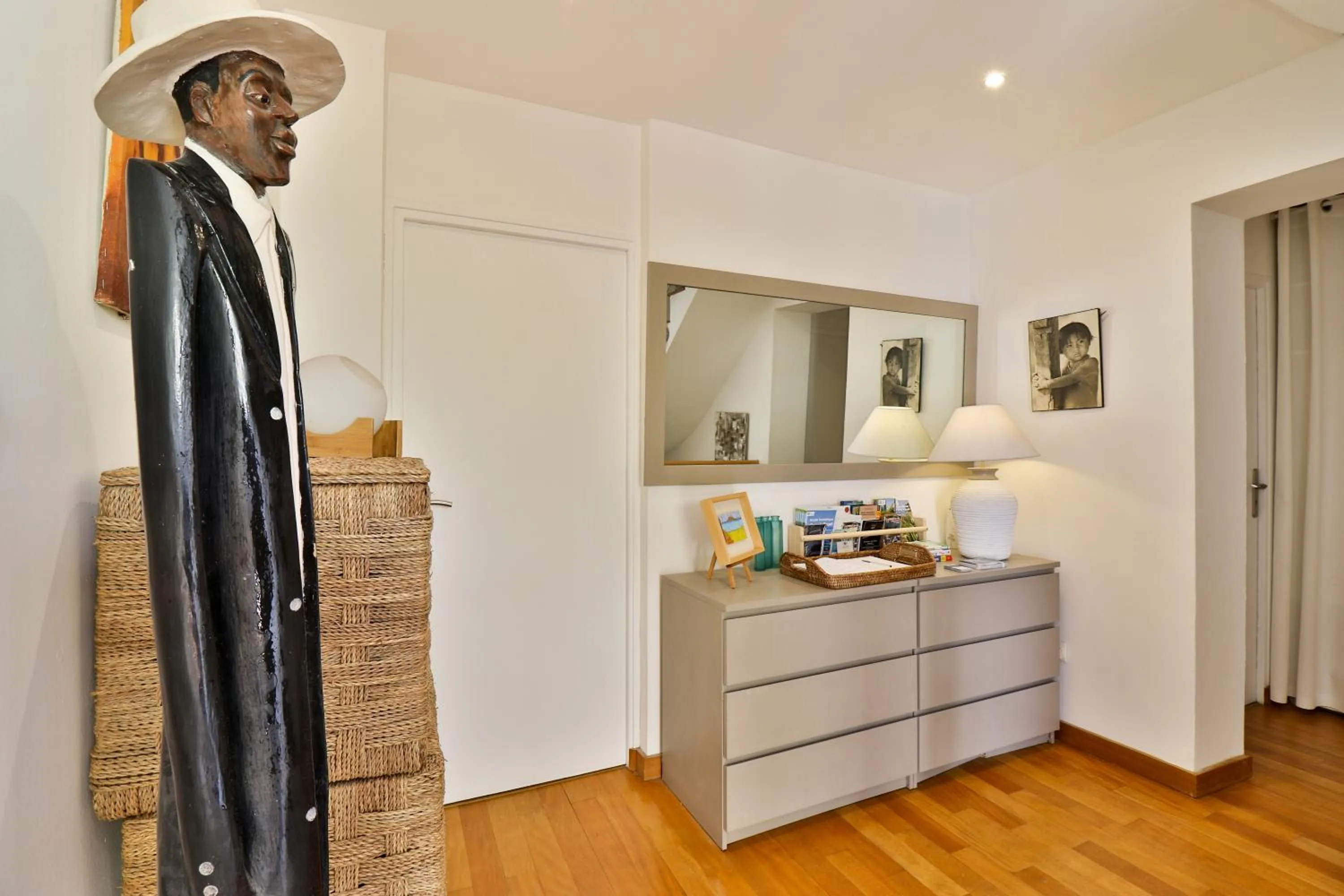 Lobby or reception in Les Chambres d'Hôtes du Grand Mornas