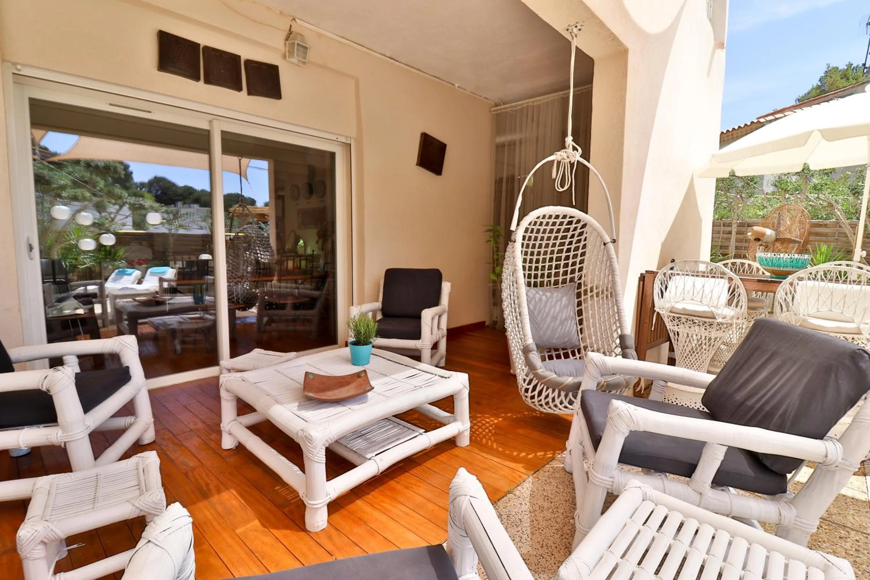 Balcony/Terrace in Les Chambres d'Hôtes du Grand Mornas