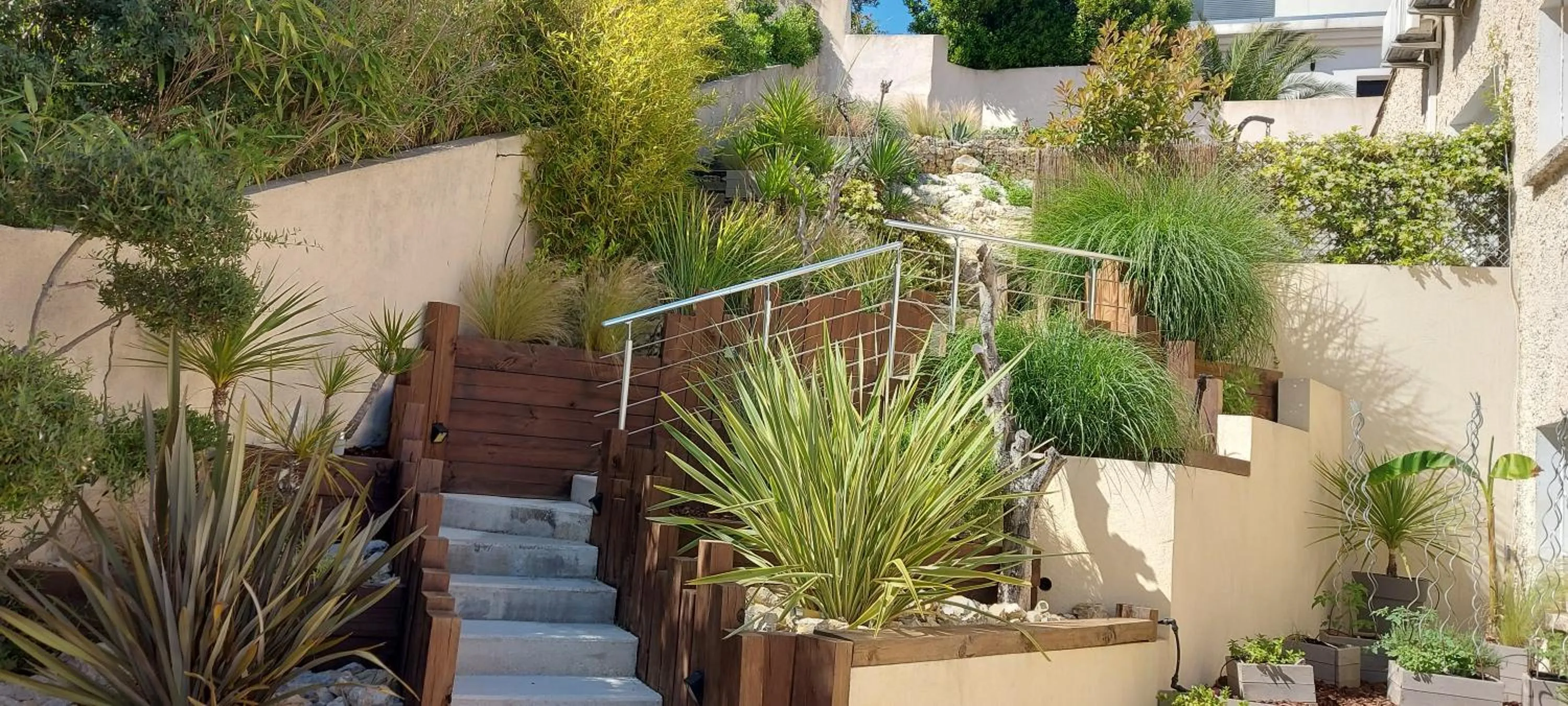 Property building in Les Chambres d'Hôtes du Grand Mornas