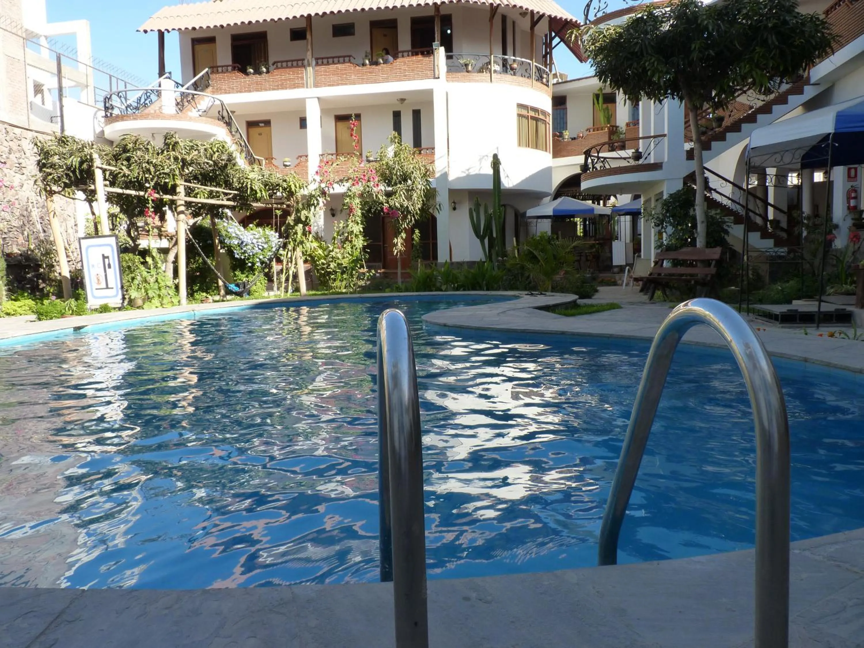 Swimming pool in Hotel Alegria Nasca