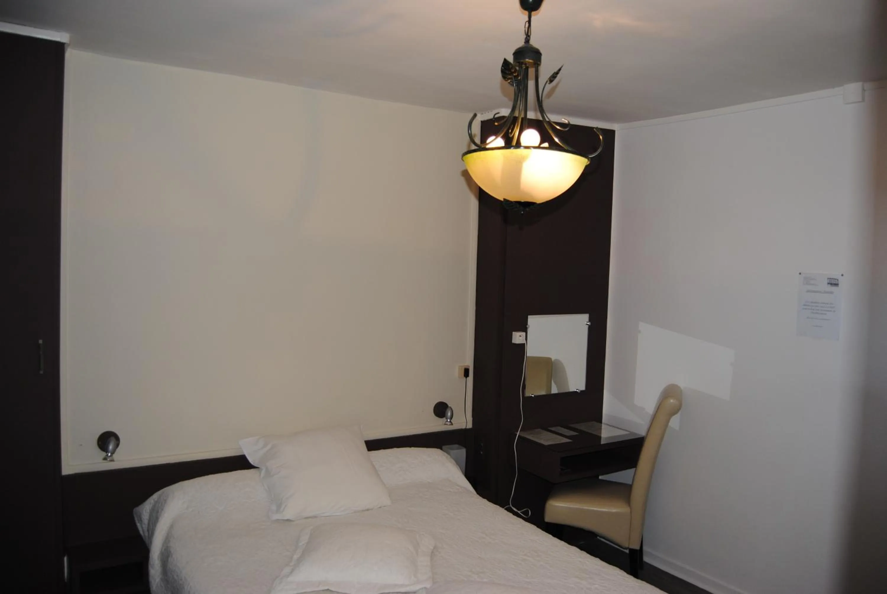 Bed in Hôtel restaurant les Templiers