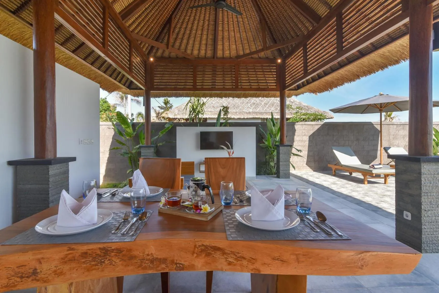 Day in The Manik Kalisada