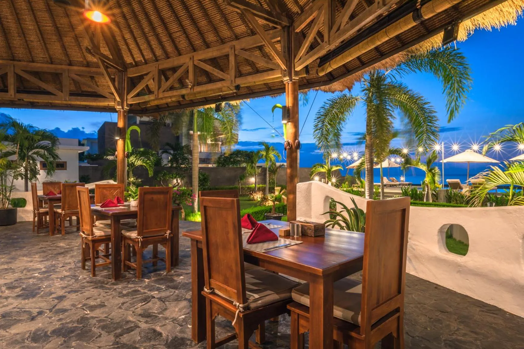 Restaurant/places to eat in The Manik Kalisada