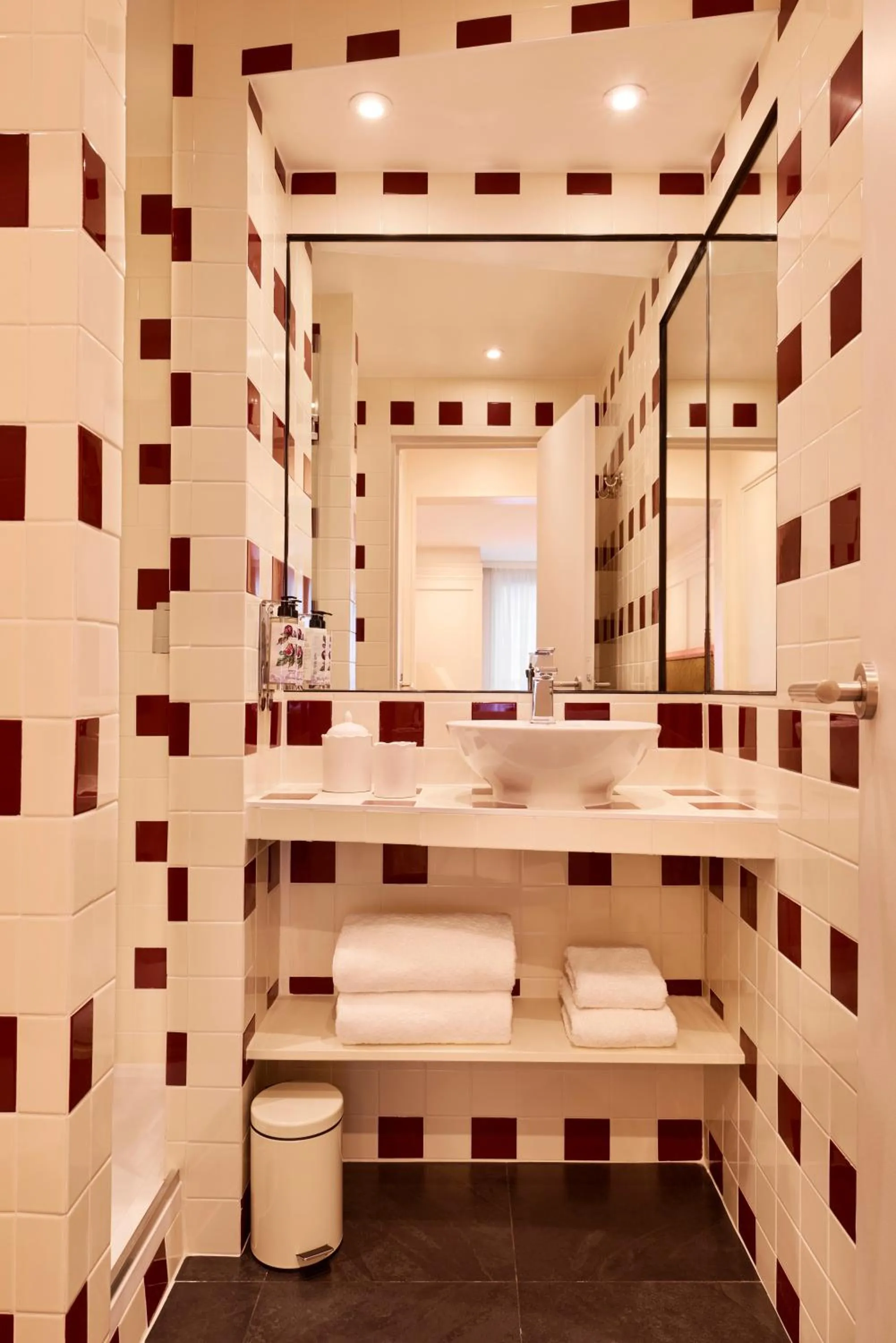 Bathroom in Hotel Maison Monceau