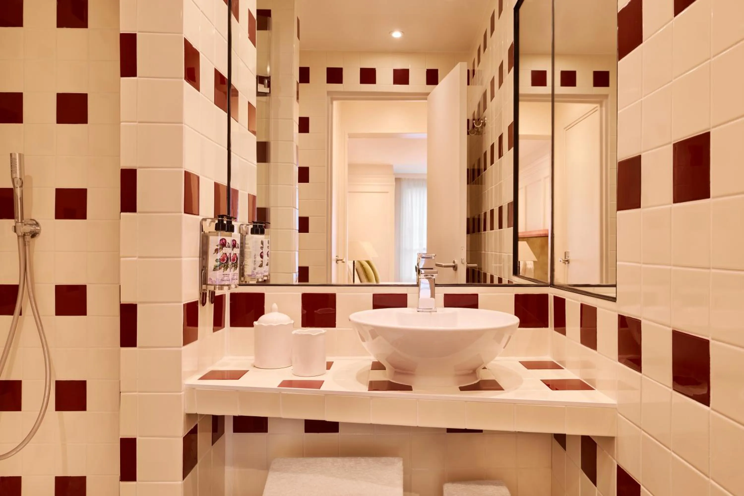 Bathroom in Hotel Maison Monceau