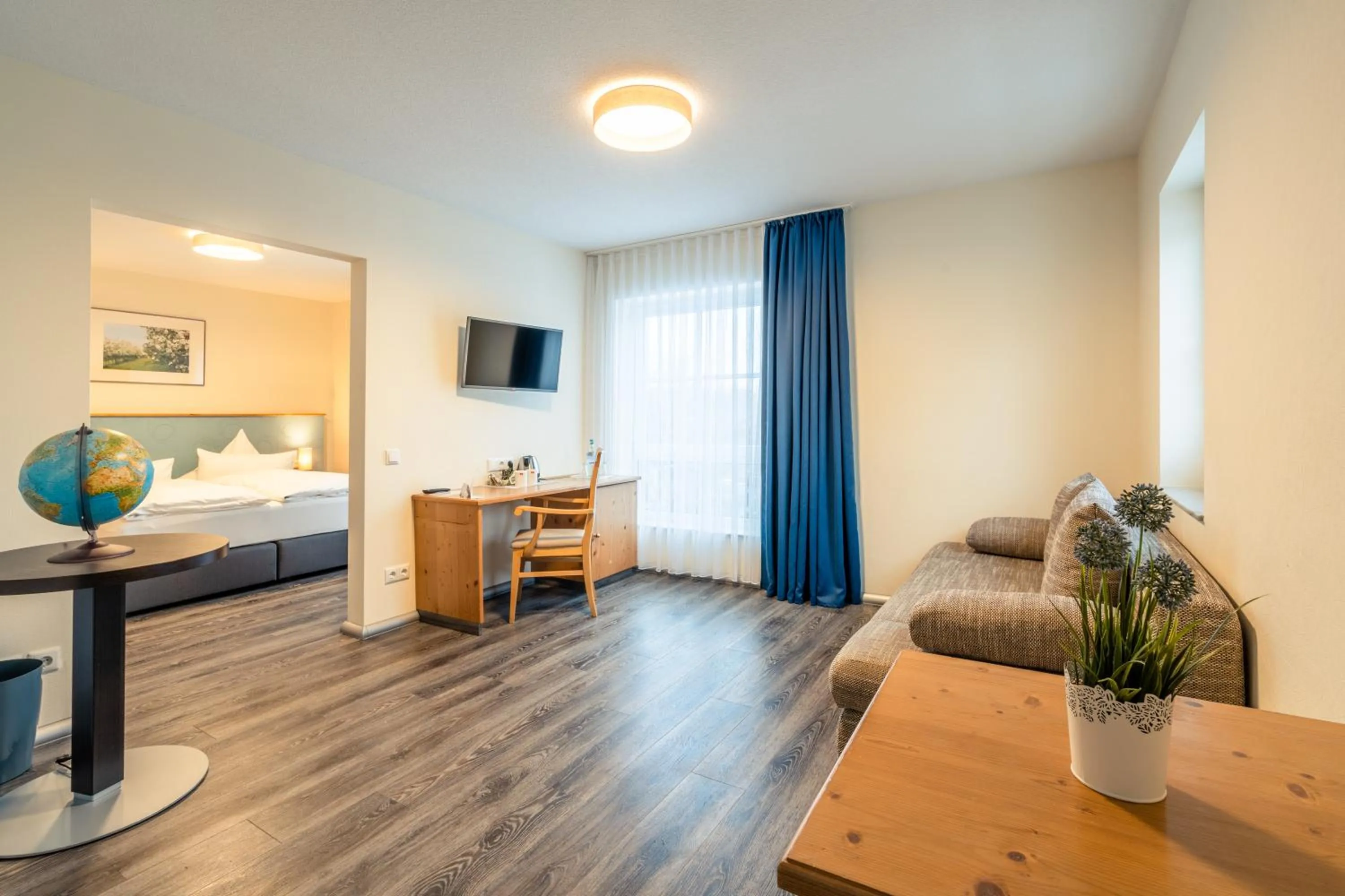 Communal lounge/ TV room, Bed in AKZENT Hotel Frankenberg