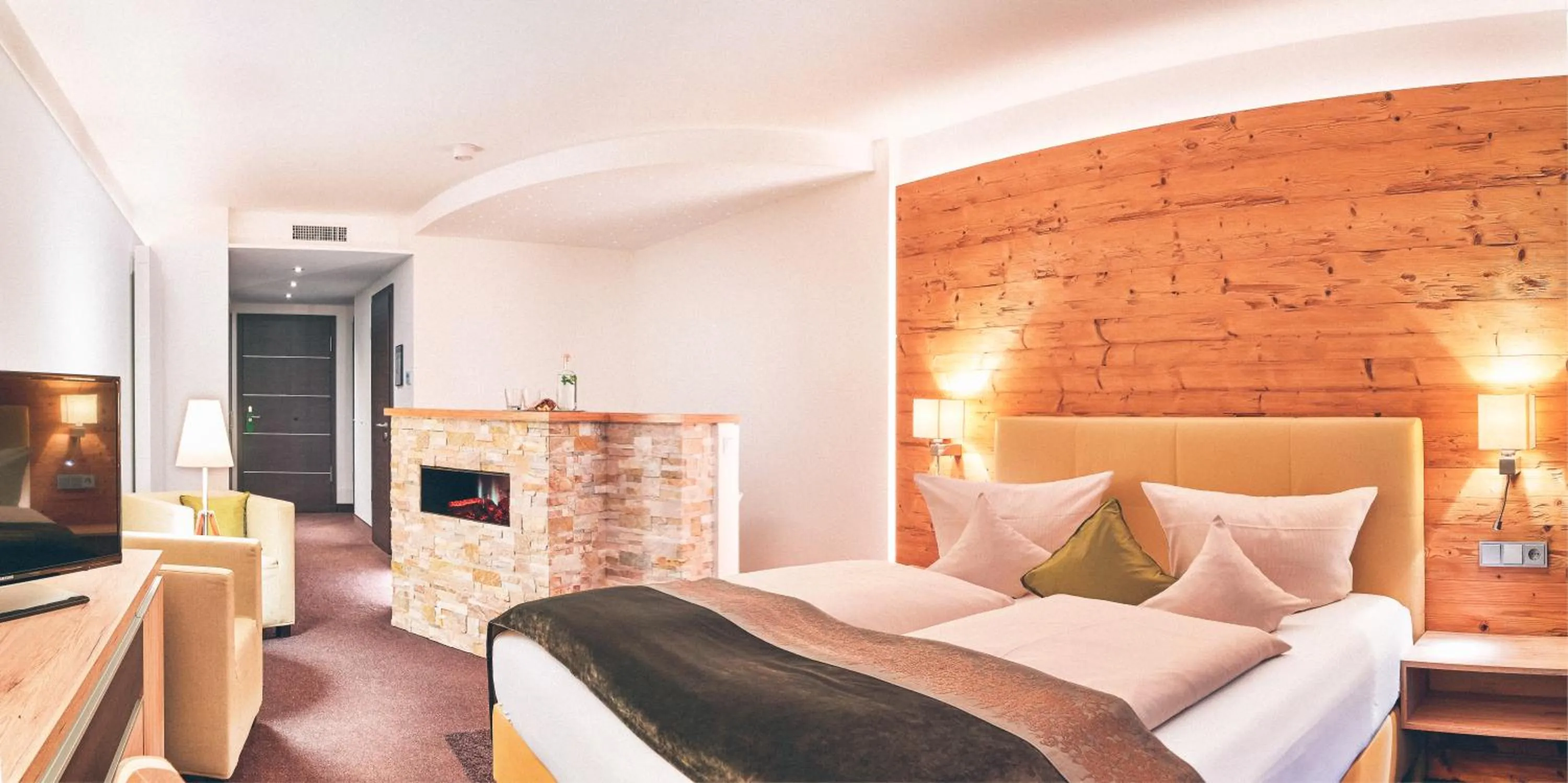 Photo of the whole room, Bed in Hotel Eibl-Brunner 4-Sterne-Superior