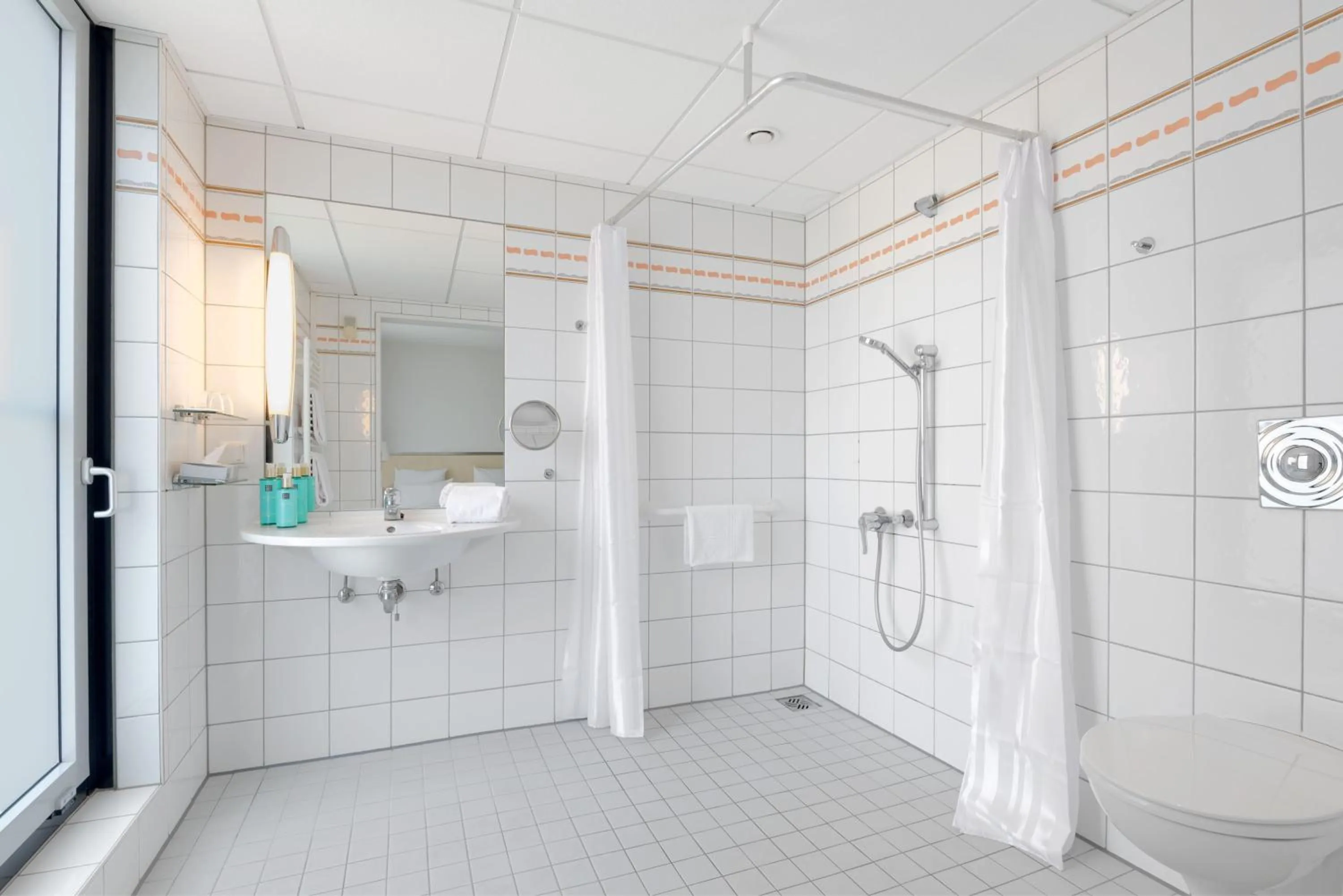 Shower in Novotel Berlin Mitte