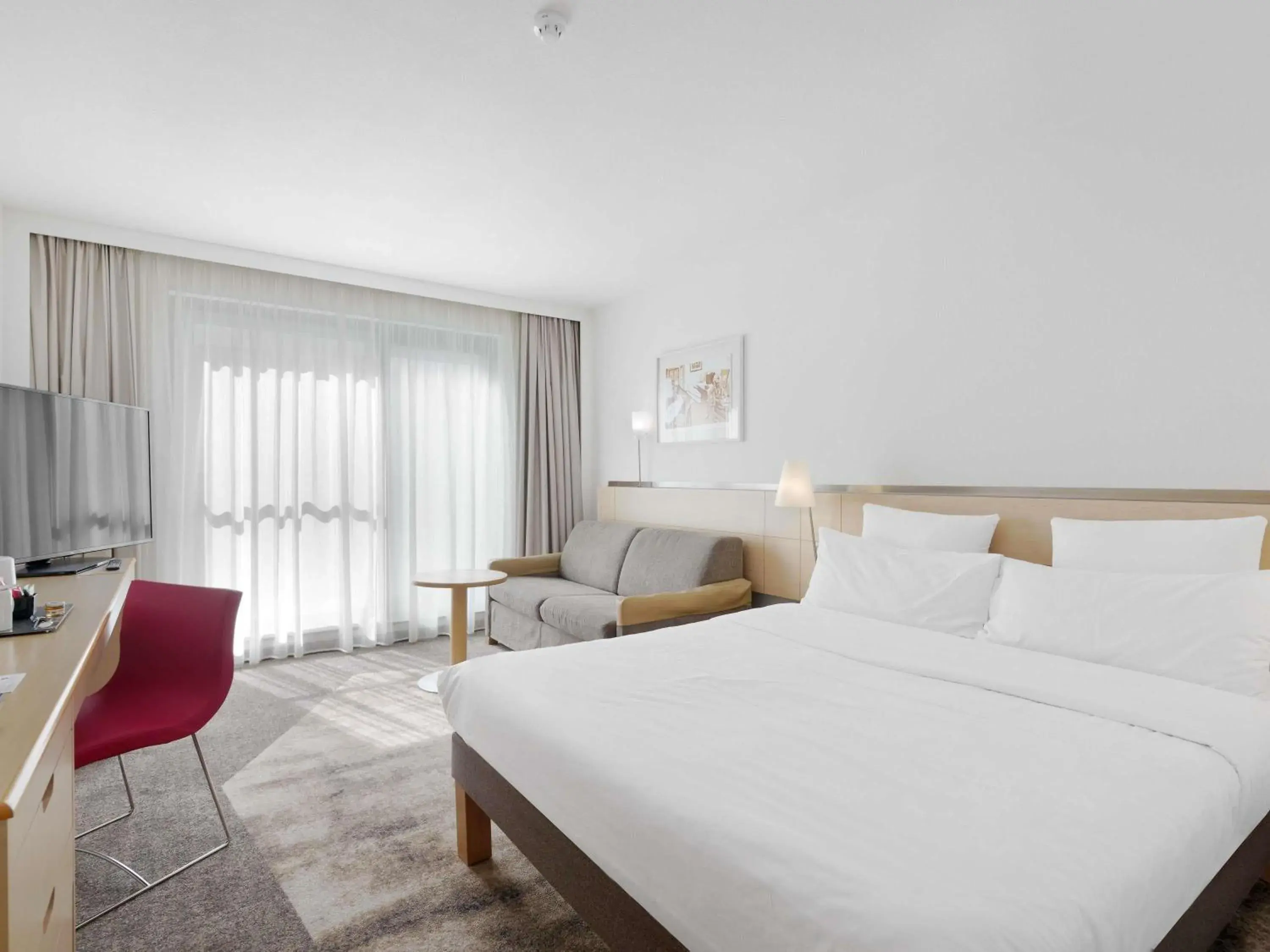 Superior double room with sofa bed in Novotel Berlin Mitte Superior double room with sofa bed in Novotel Berlin Mitte