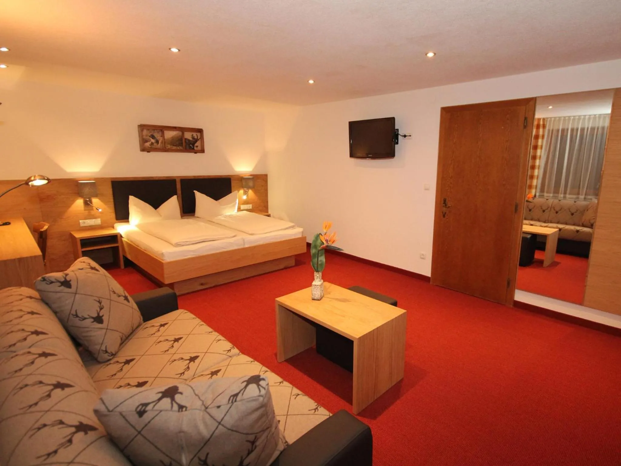Photo of the whole room, Bed in Apart Gletscherblick