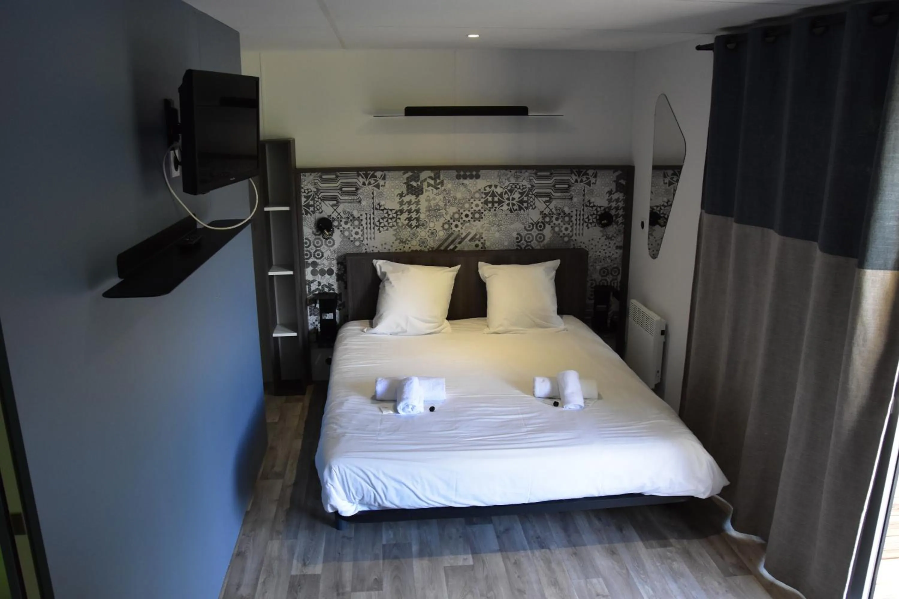 Bed in Hôtel Lodge du Lac Chambon