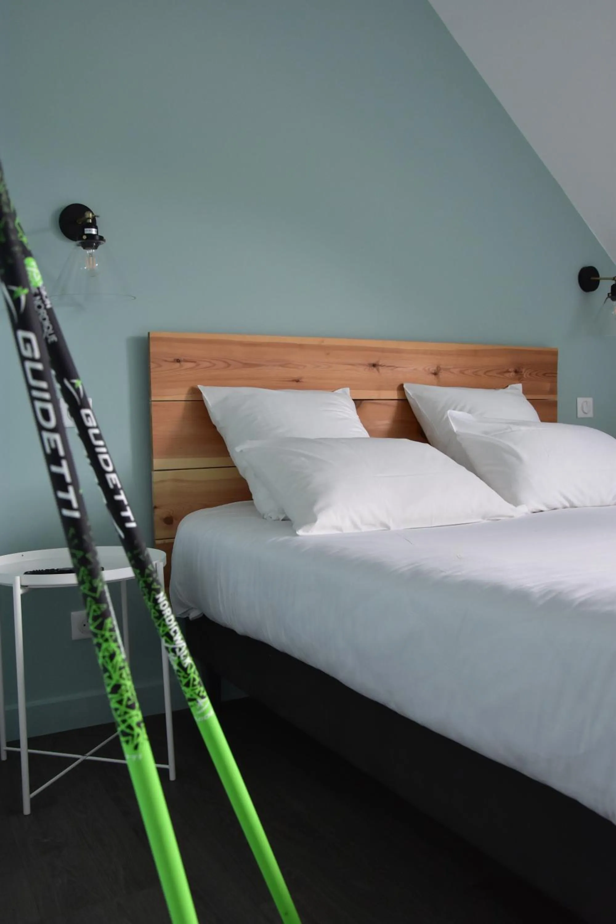 Bed in Hôtel Lodge du Lac Chambon