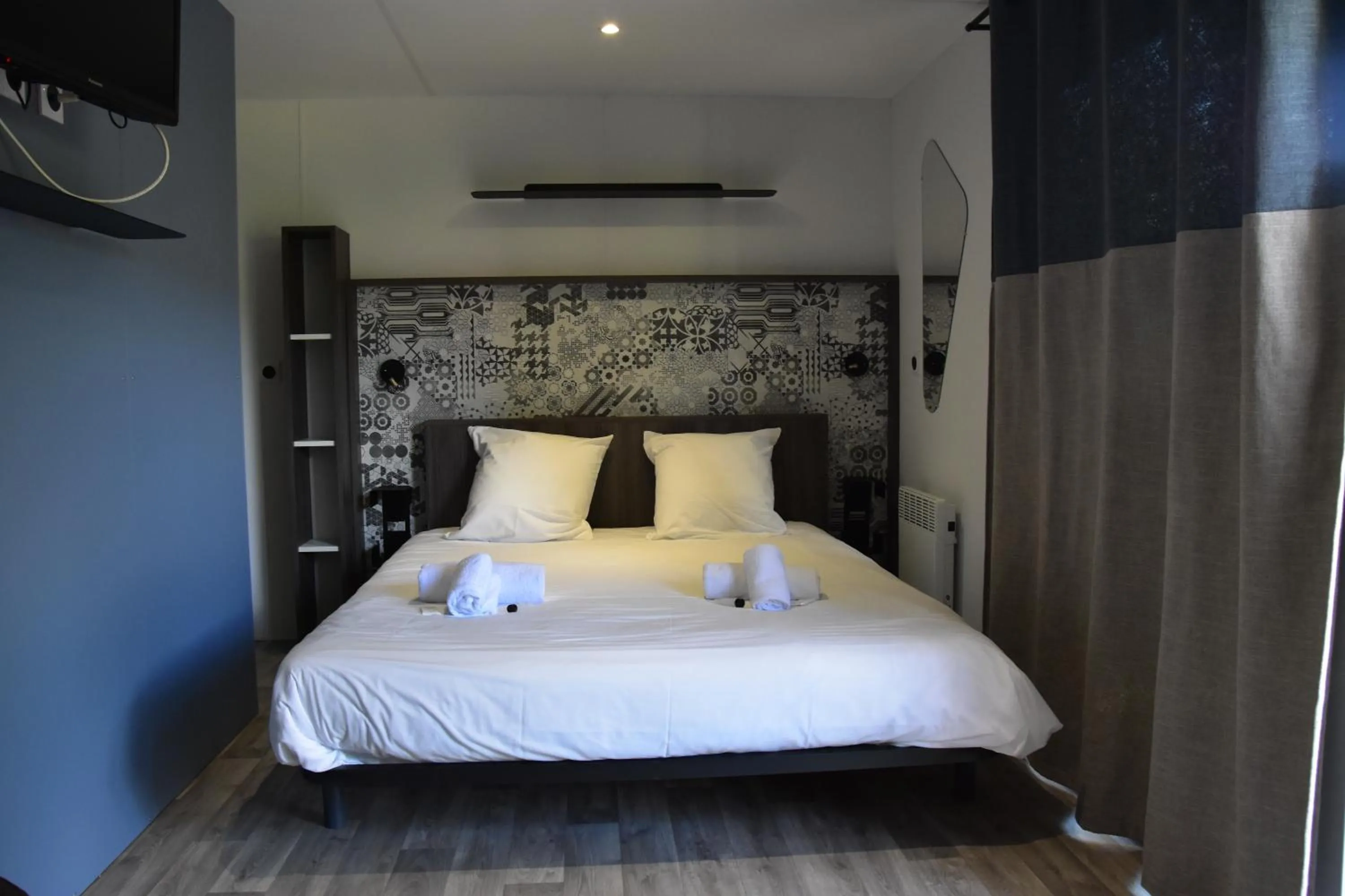 Bed in Hôtel Lodge du Lac Chambon