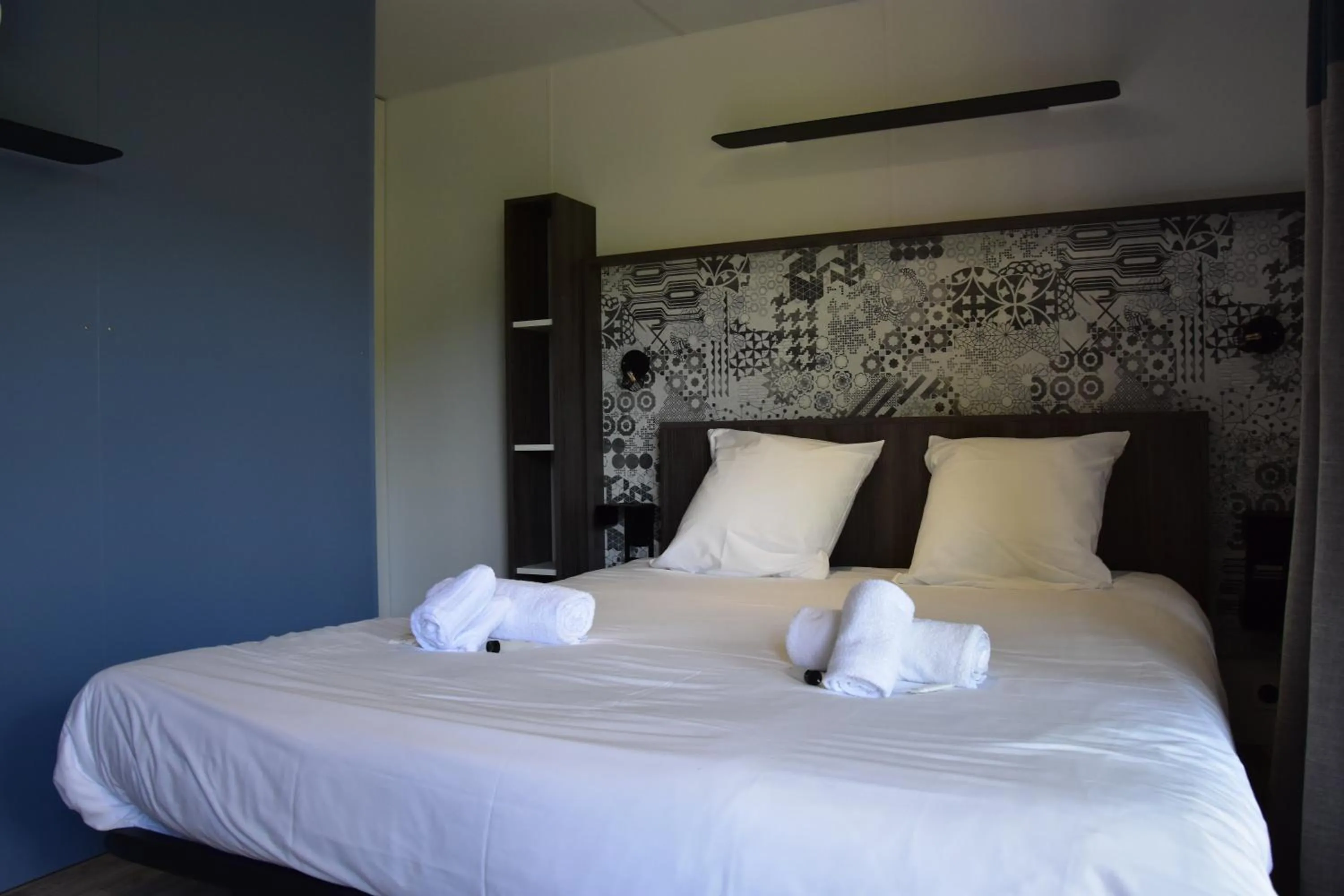 Bed in Hôtel Lodge du Lac Chambon