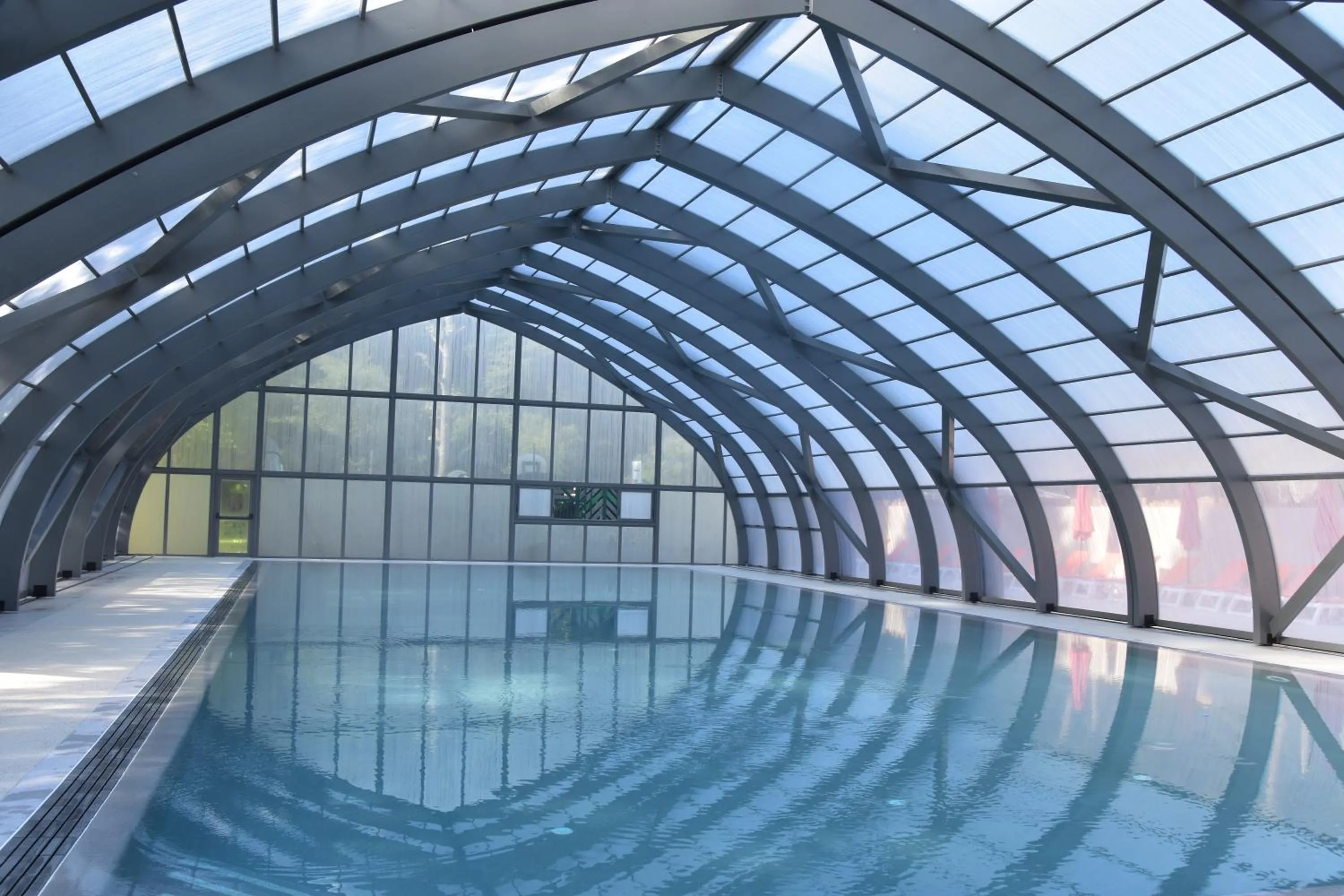 Swimming pool in Hôtel Lodge du Lac Chambon