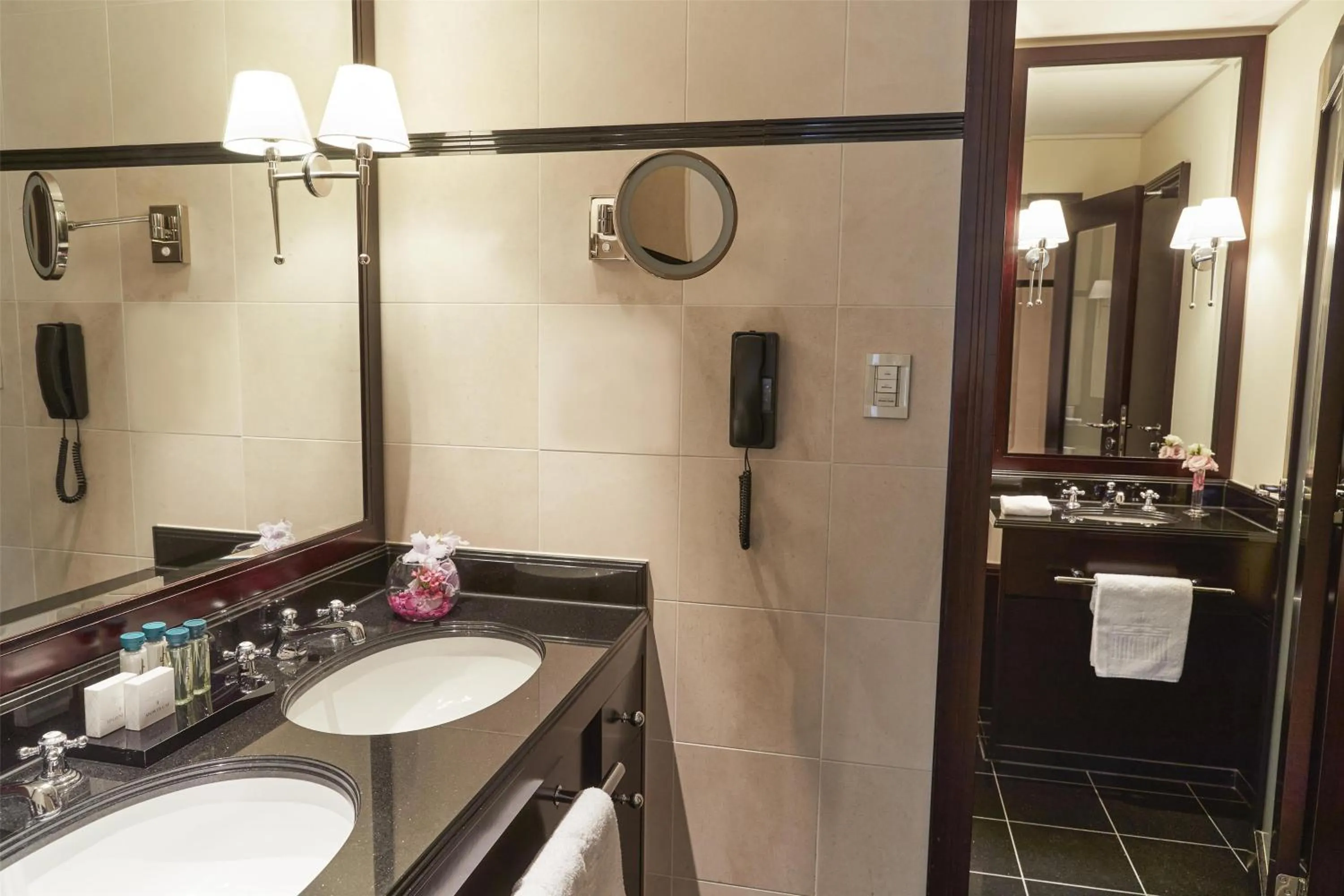 Photo of the whole room in Hotel Adlon Kempinski Berlin