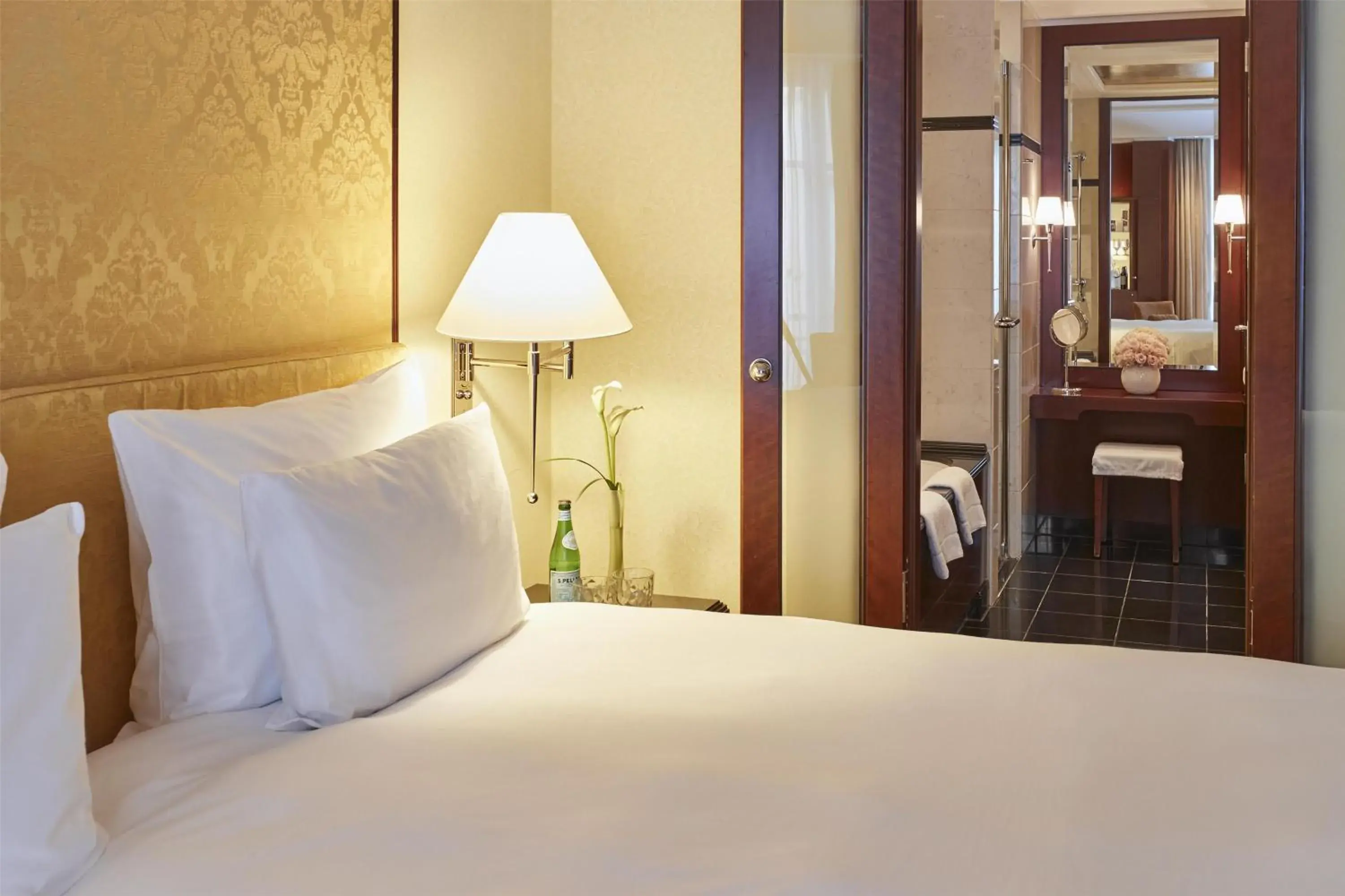 Bedroom, Bed in Hotel Adlon Kempinski Berlin Bedroom, Bed in Hotel Adlon Kempinski Berlin