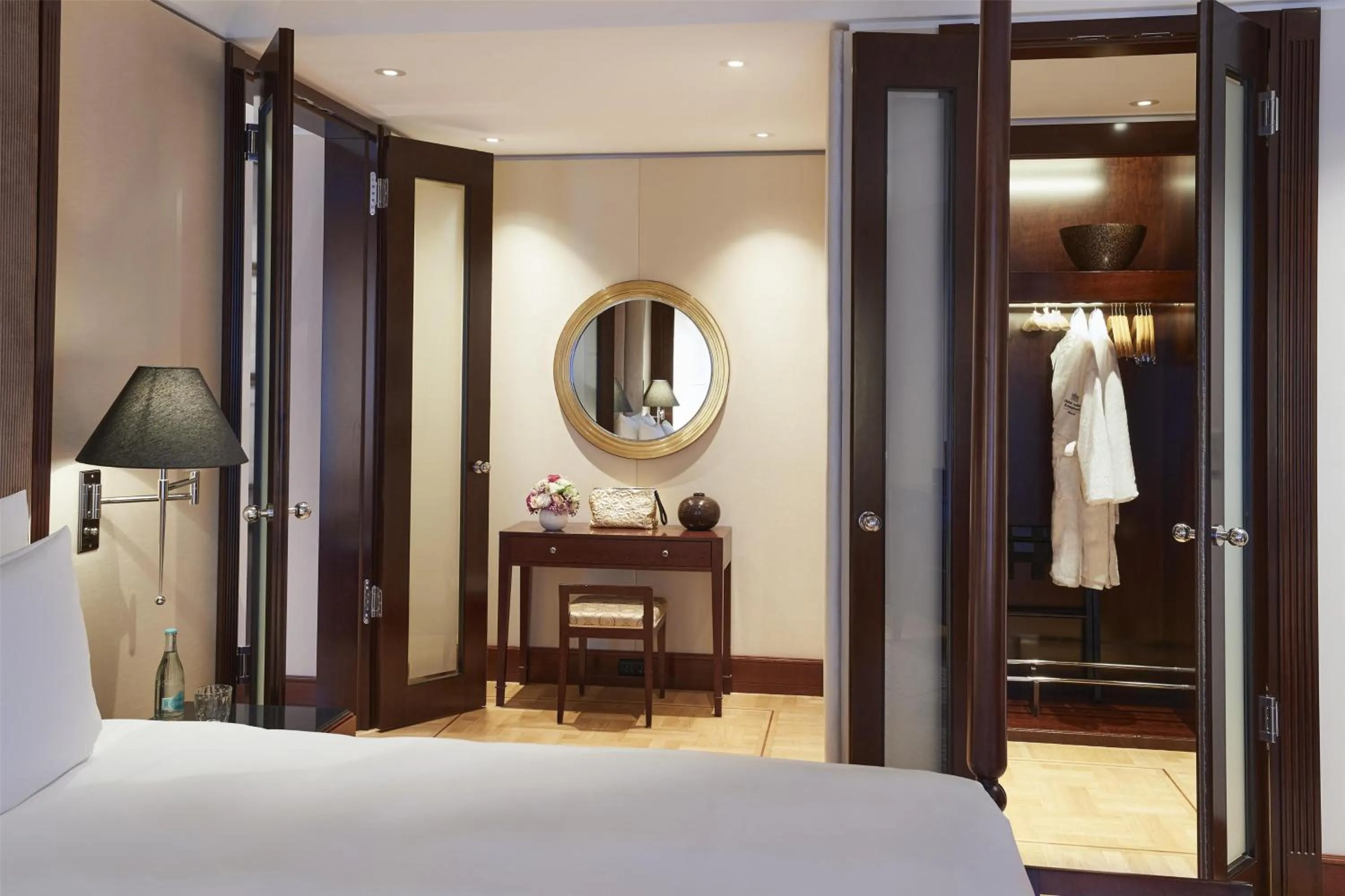 Photo of the whole room, Bed in Hotel Adlon Kempinski Berlin