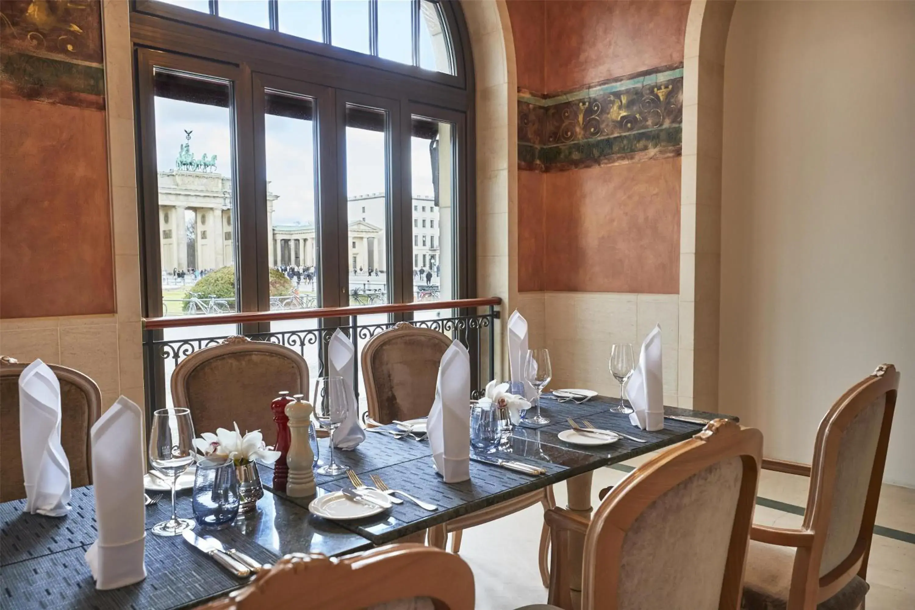 Restaurant/places to eat in Hotel Adlon Kempinski Berlin Restaurant/places to eat in Hotel Adlon Kempinski Berlin