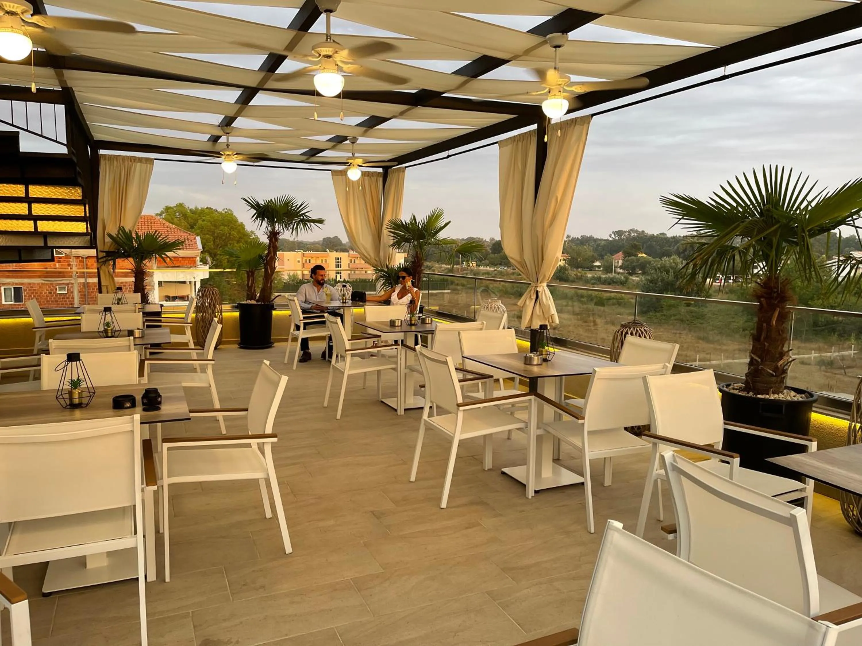 Restaurant/places to eat in AM Palace