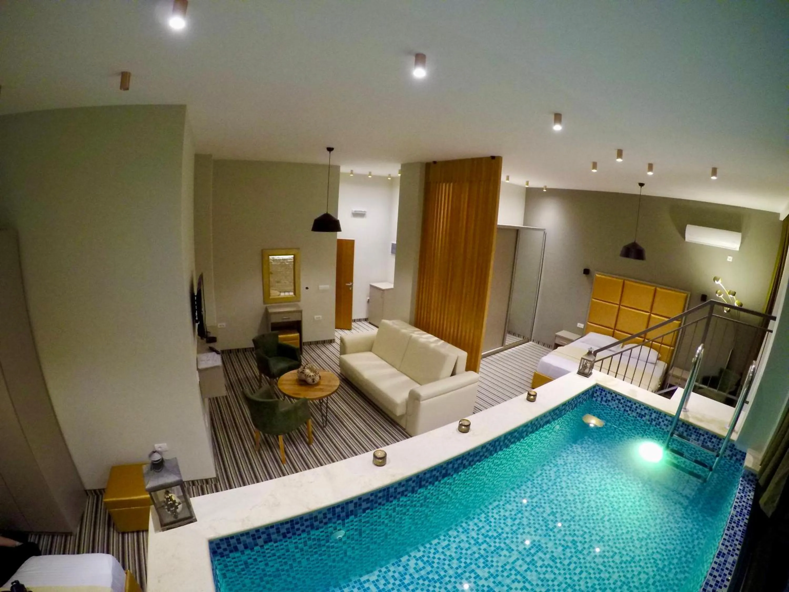 Photo of the whole room in AM Palace