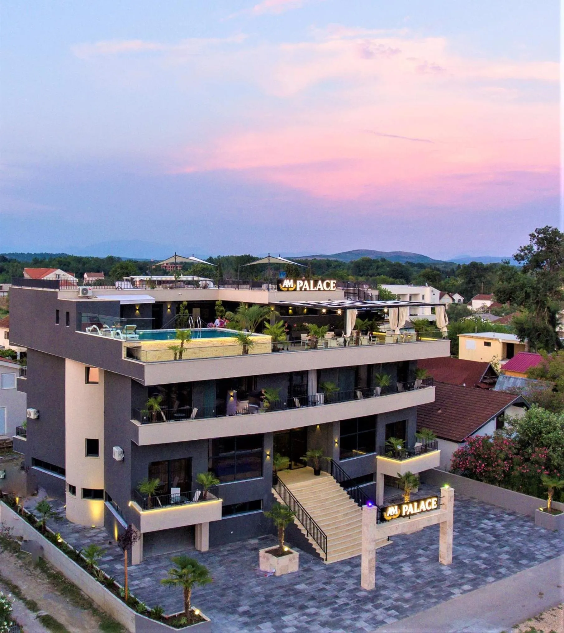 Restaurant/places to eat in AM Palace