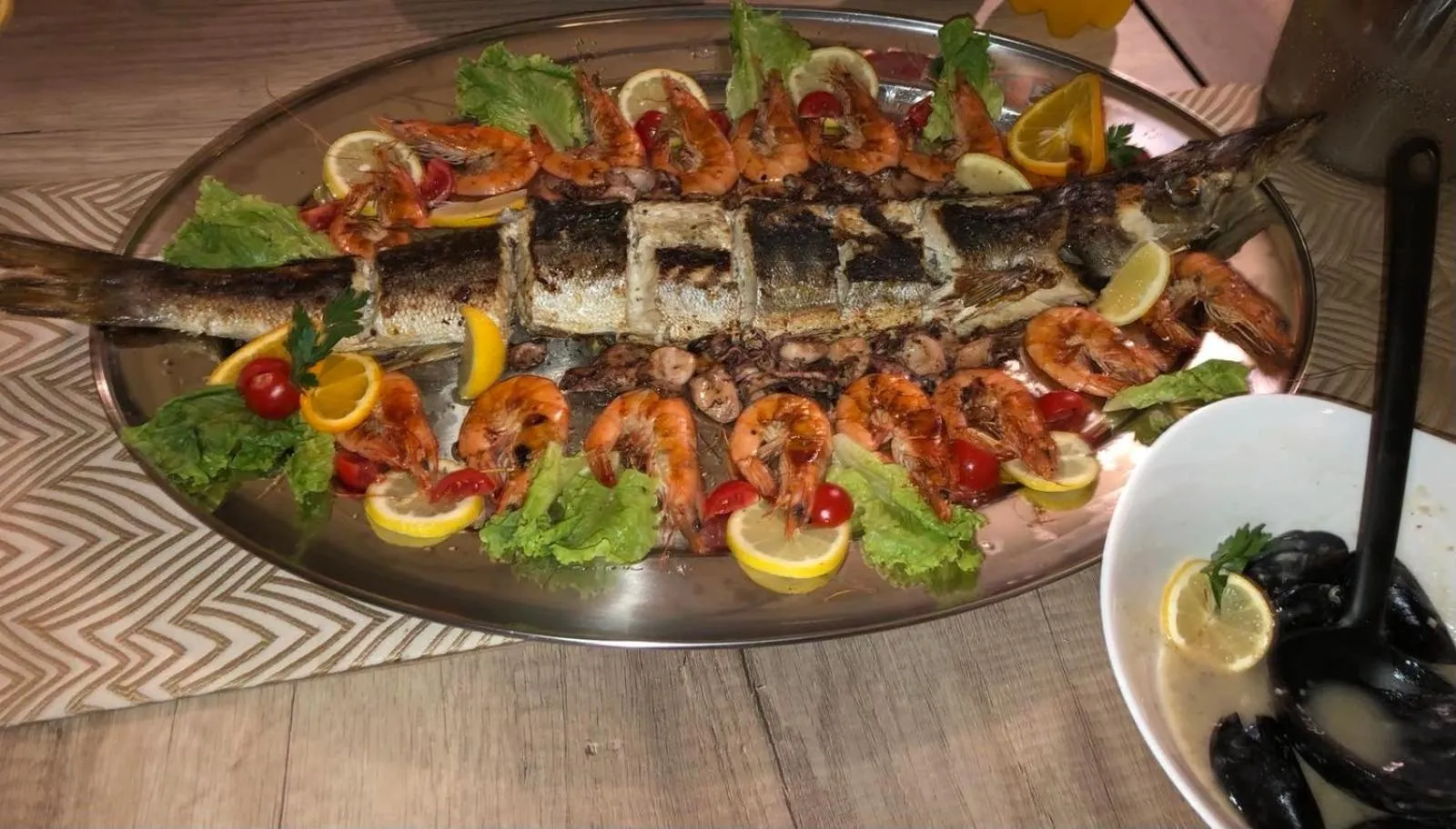 Restaurant/places to eat in AM Palace