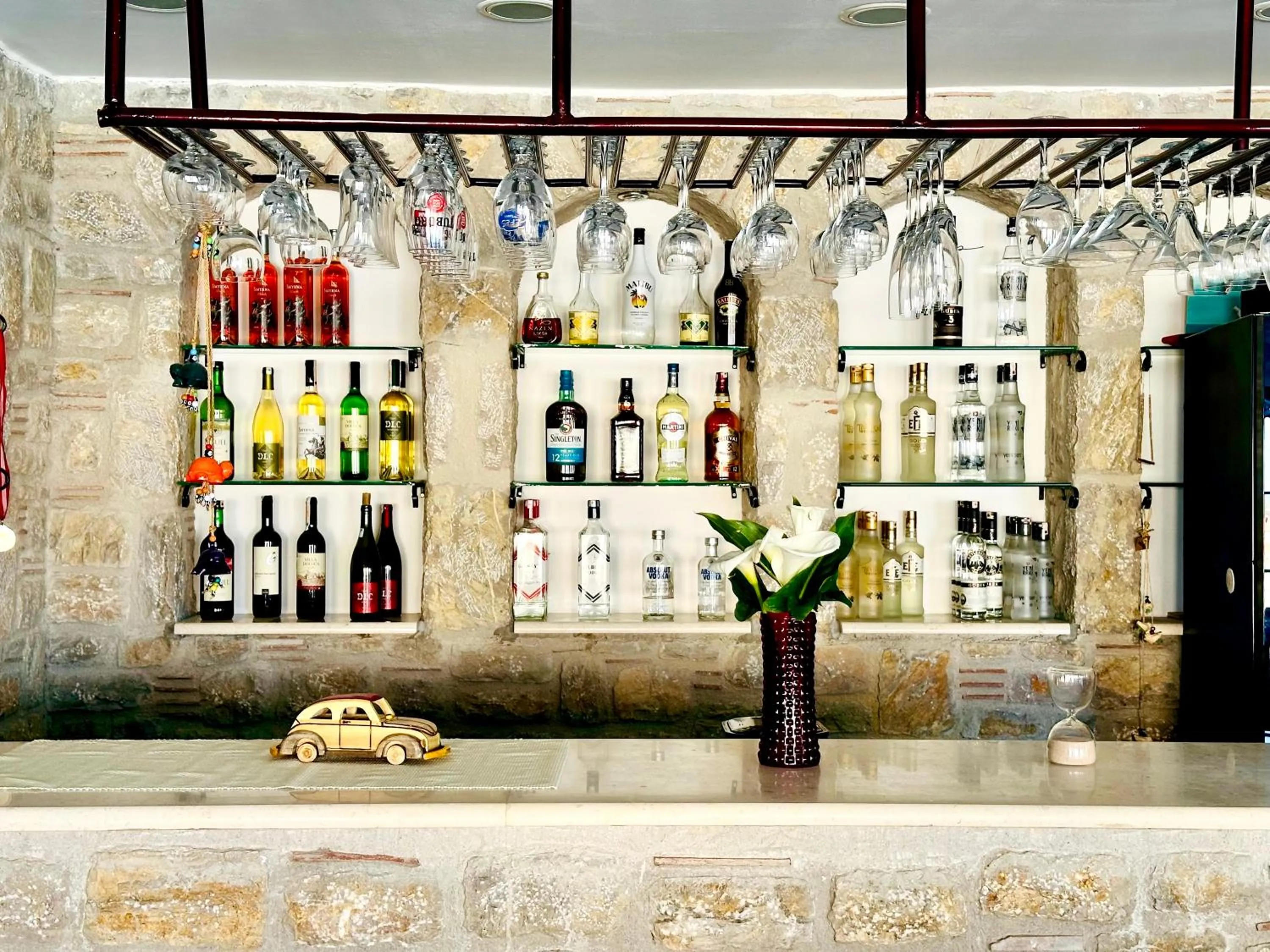 Restaurant/places to eat in Villa Anfora