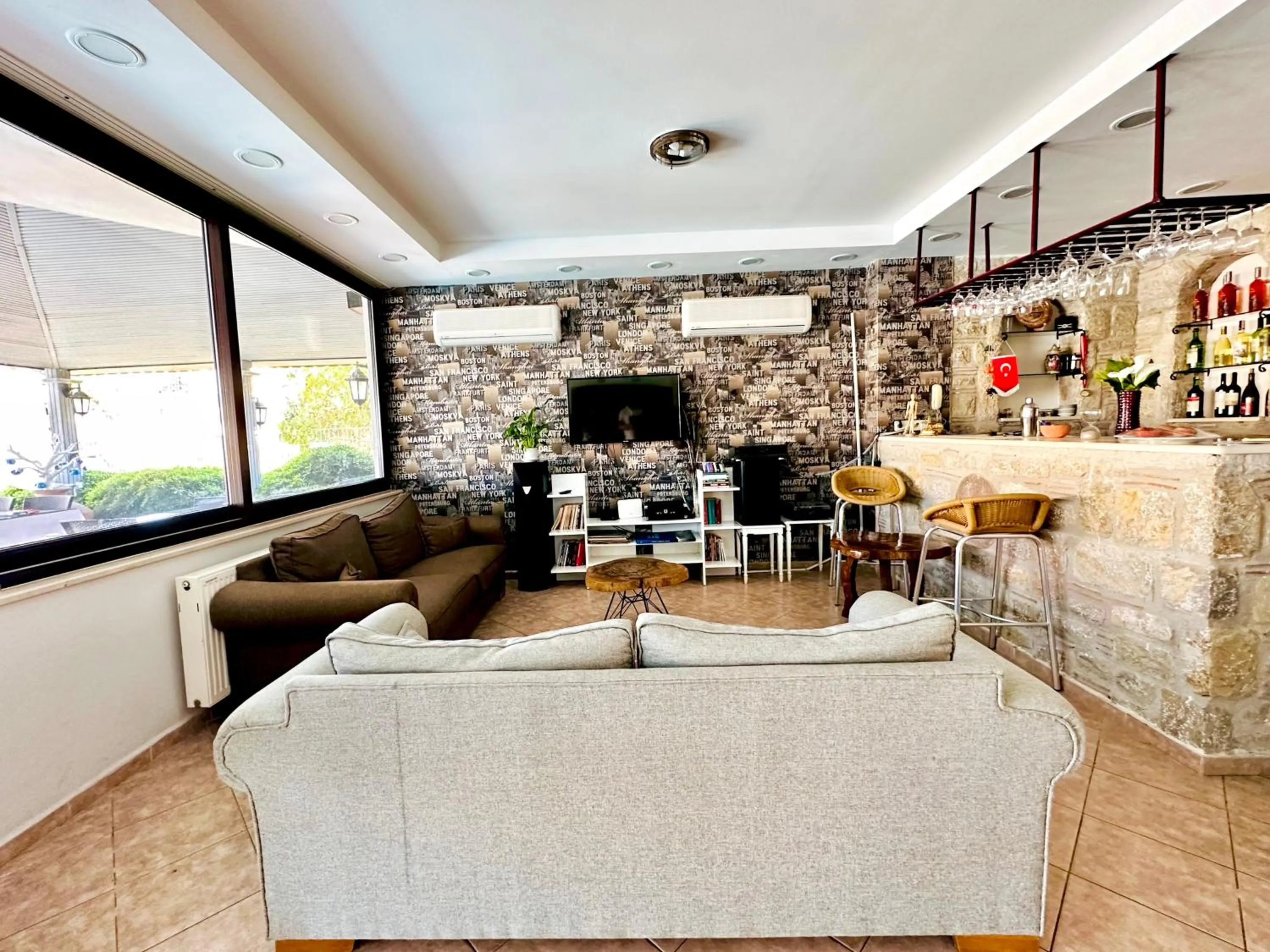 Restaurant/places to eat in Villa Anfora